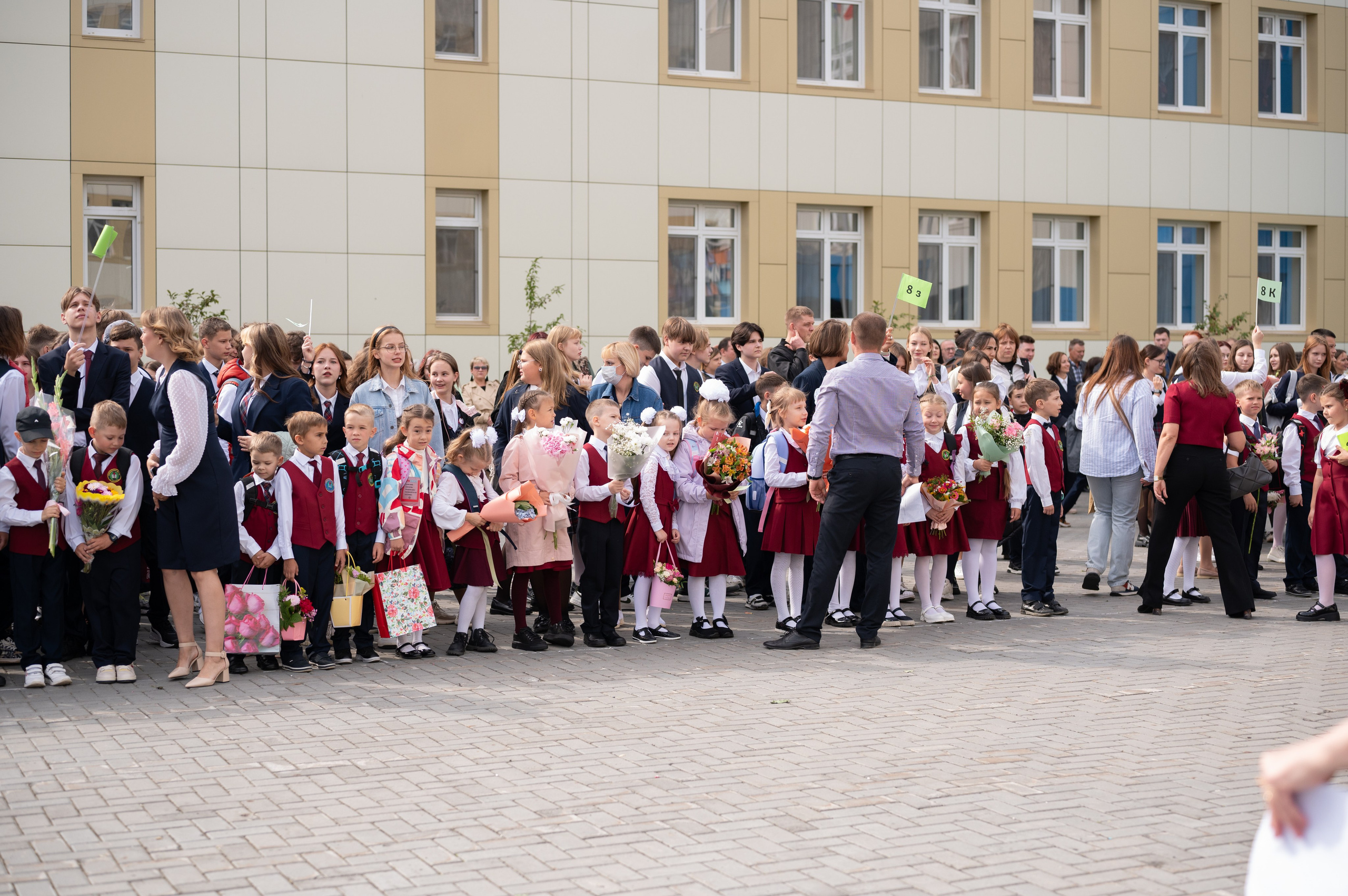 1 сентября 16 гимназия 2 класс (линейка + в классе+ на улице). Фотограф новорожденных, семейный детский в Тюмени Татьяна Морозова