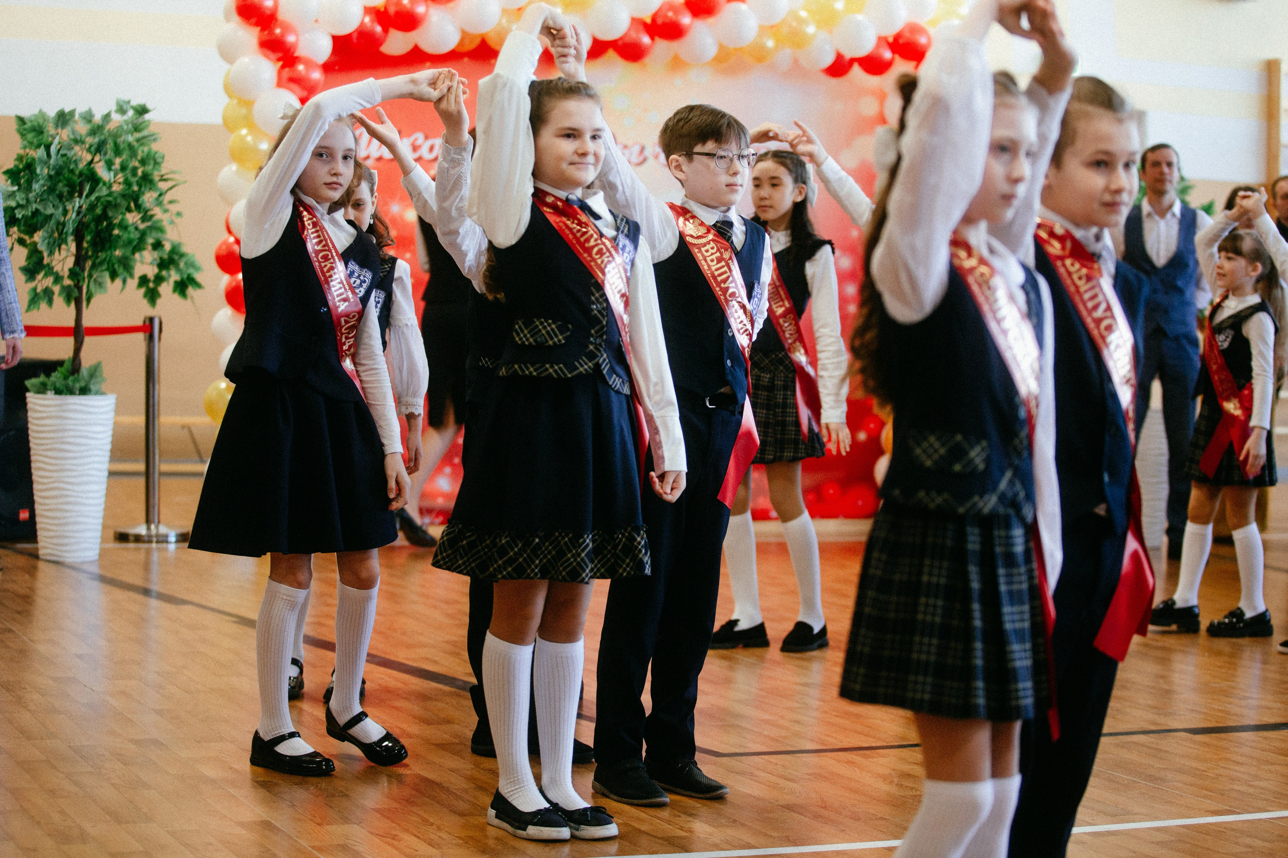 Выпускной в начальной школе. Арт-фотограф Крис Л. в Тобольске: портрет, семейные, свадьбы