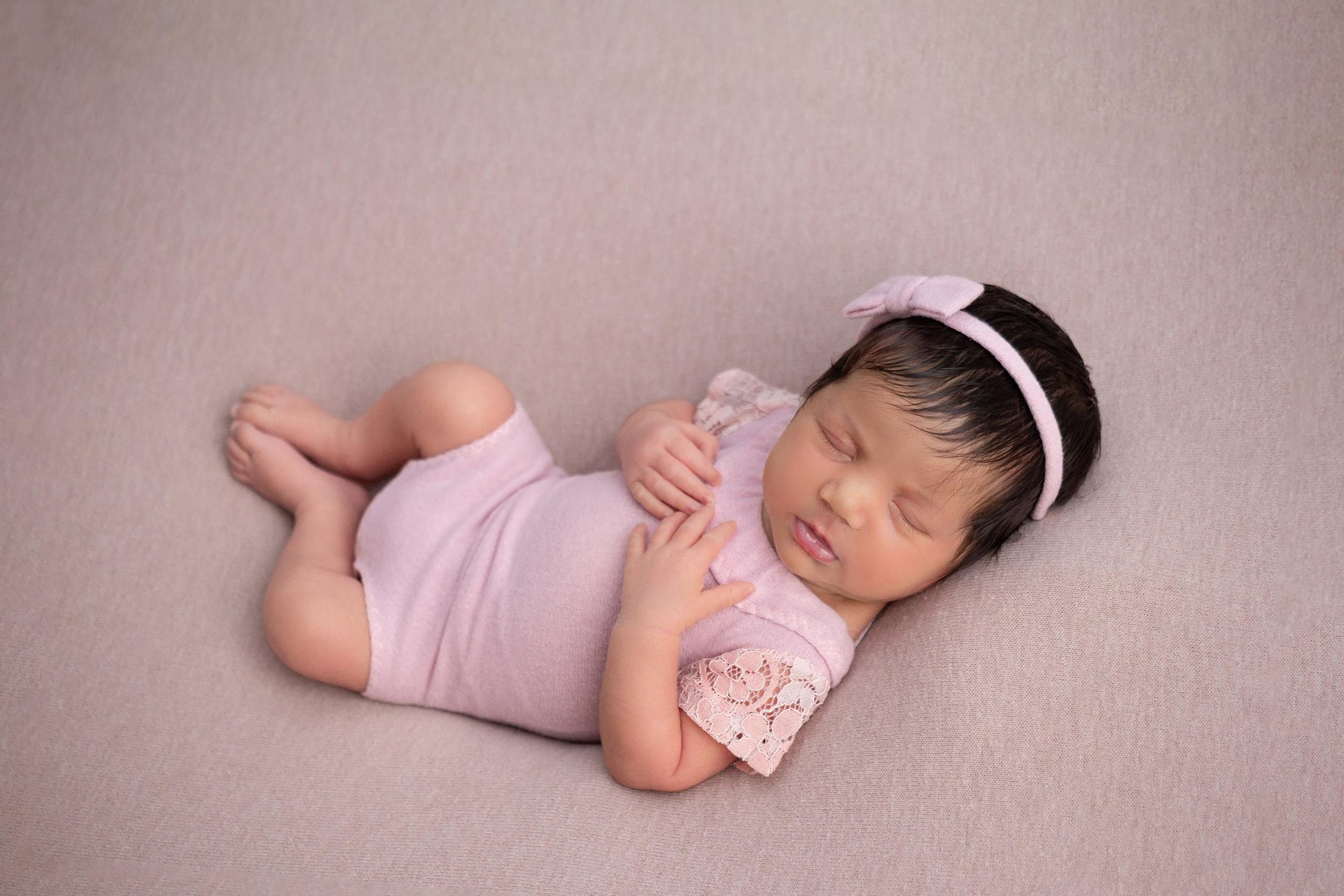 Классический стиль newborn. Фотограф новорождённых Анапа Елена Кушнарь