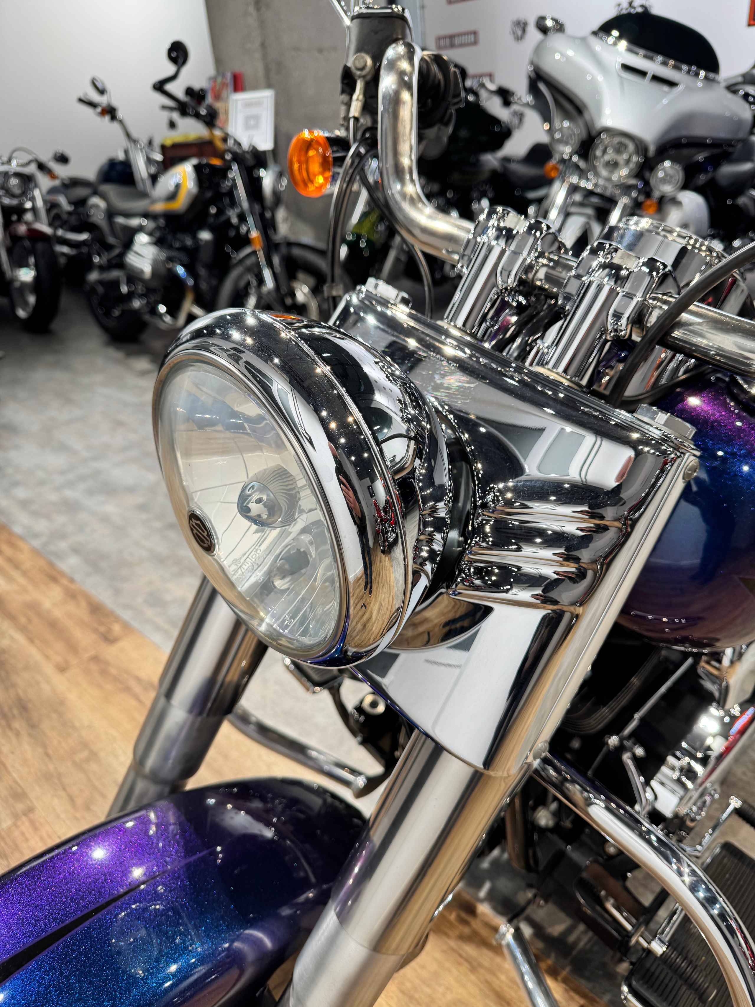 Мотоциклы Harley-Davidson 2010 Fat Boy (Flame Blue Pearl) (Softail)  — купить мотоцикл. Hello Davidson, Москва. Только хорошие мотоциклы…