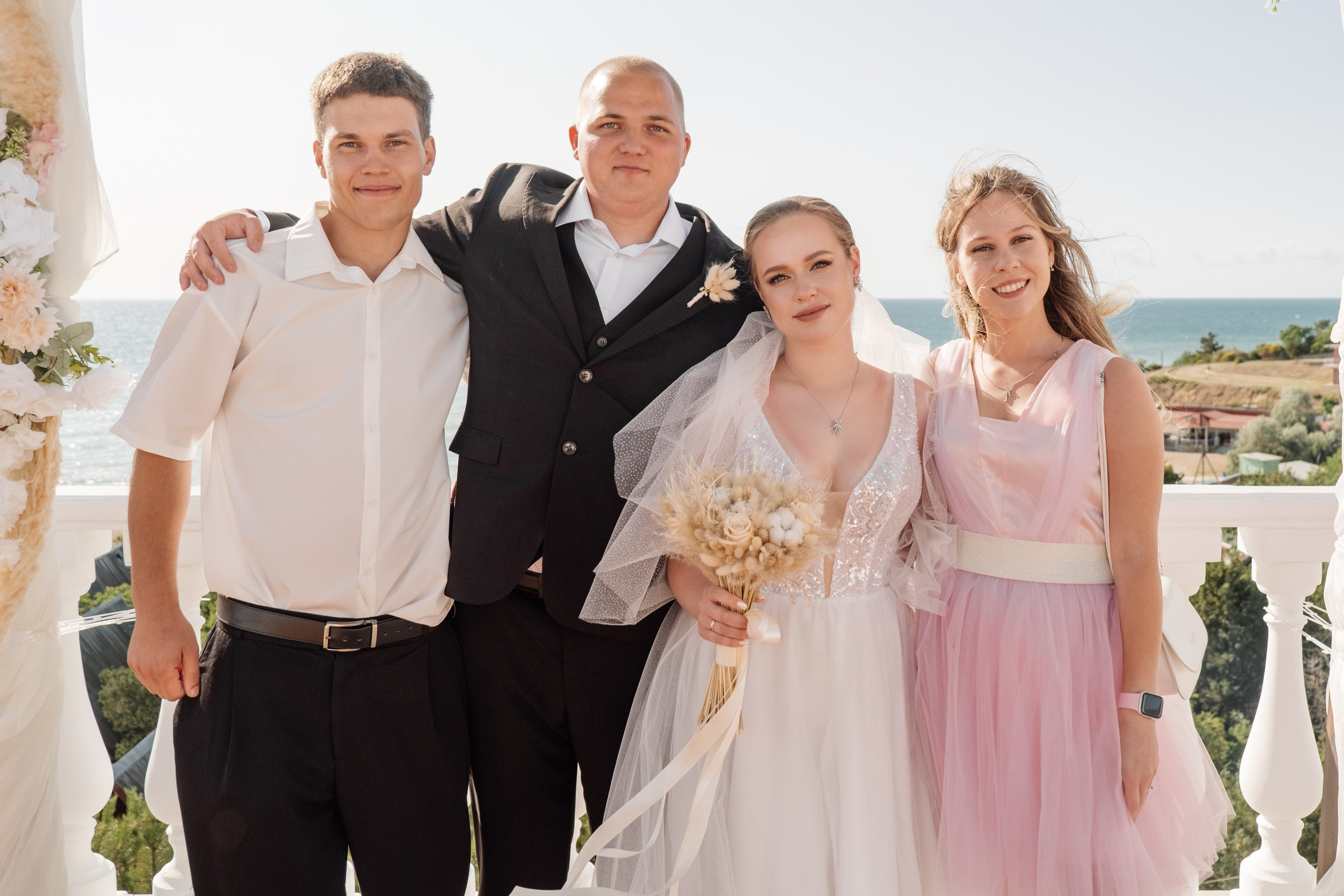 Свадебный ретопртаж. Профессиональная фотосъемка в Крыму. Натуральные эмоции и живые кадры. Забронируйте дату прямо сейчас!