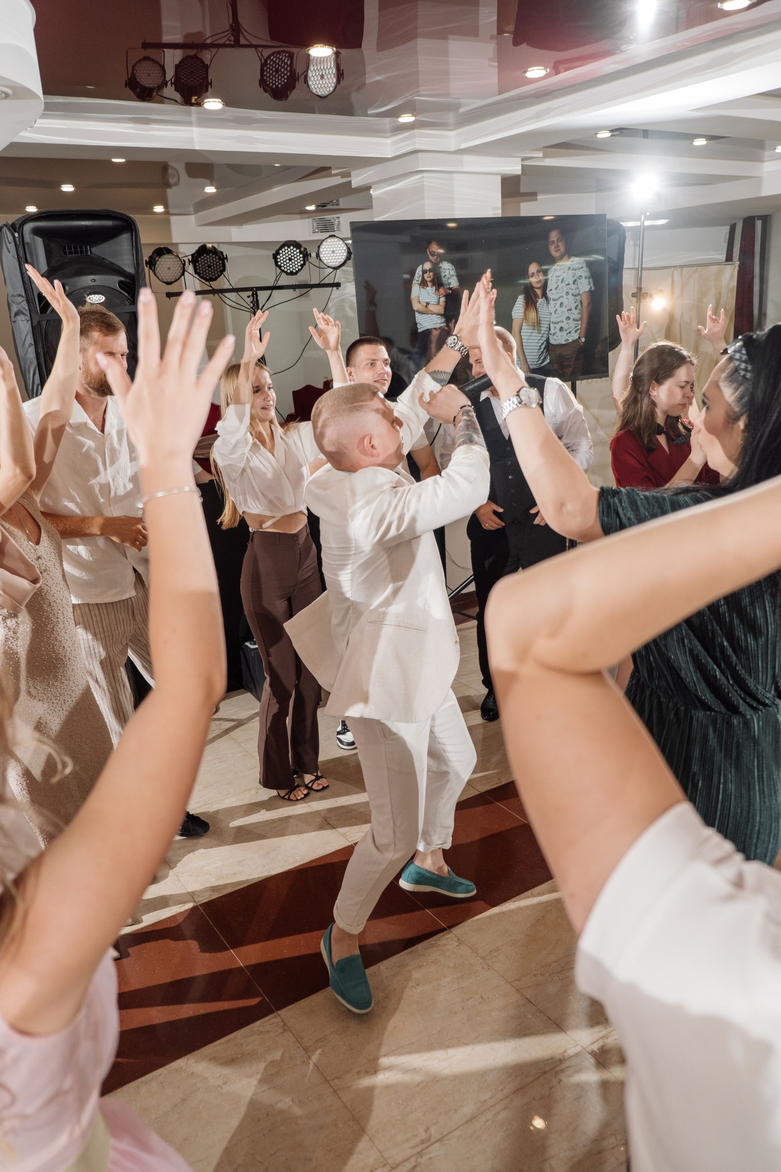 Свадебный ретопртаж. Профессиональная фотосъемка в Крыму. Натуральные эмоции и живые кадры. Забронируйте дату прямо сейчас!