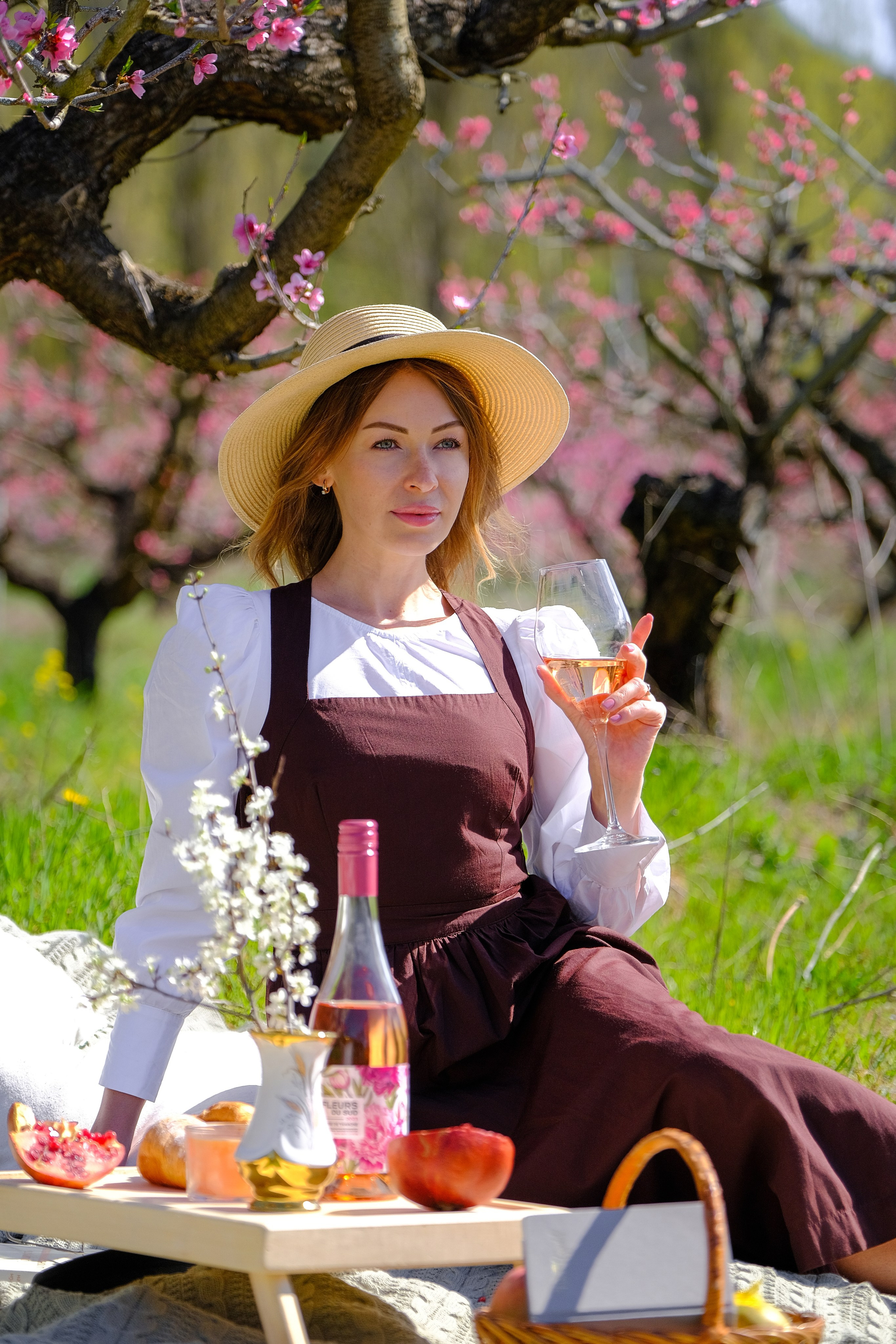 Фотосессия в садах: Персик, лаванда, мак, виноград, подсолнух, ромашка, сирень и др. Профессиональная фотосъемка в Крыму. Натуральные эмоции и живые кадры. Забронируйте дату прямо сейчас!