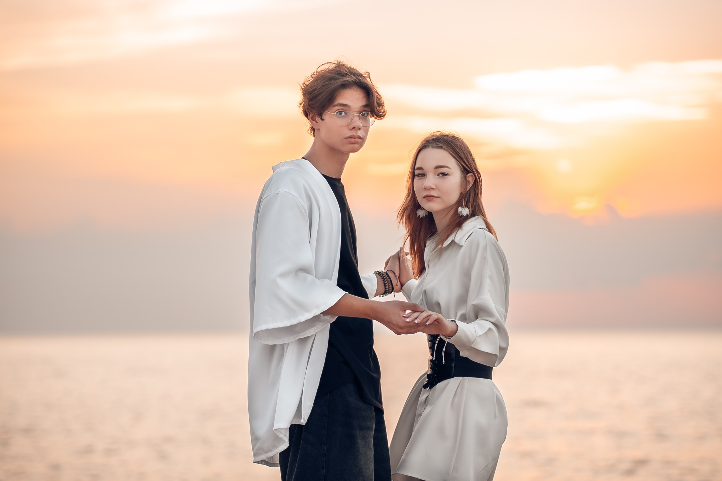 Романтическая фотоистория на закате пляжа Аквамарин. Церковный фотограф Севастополь