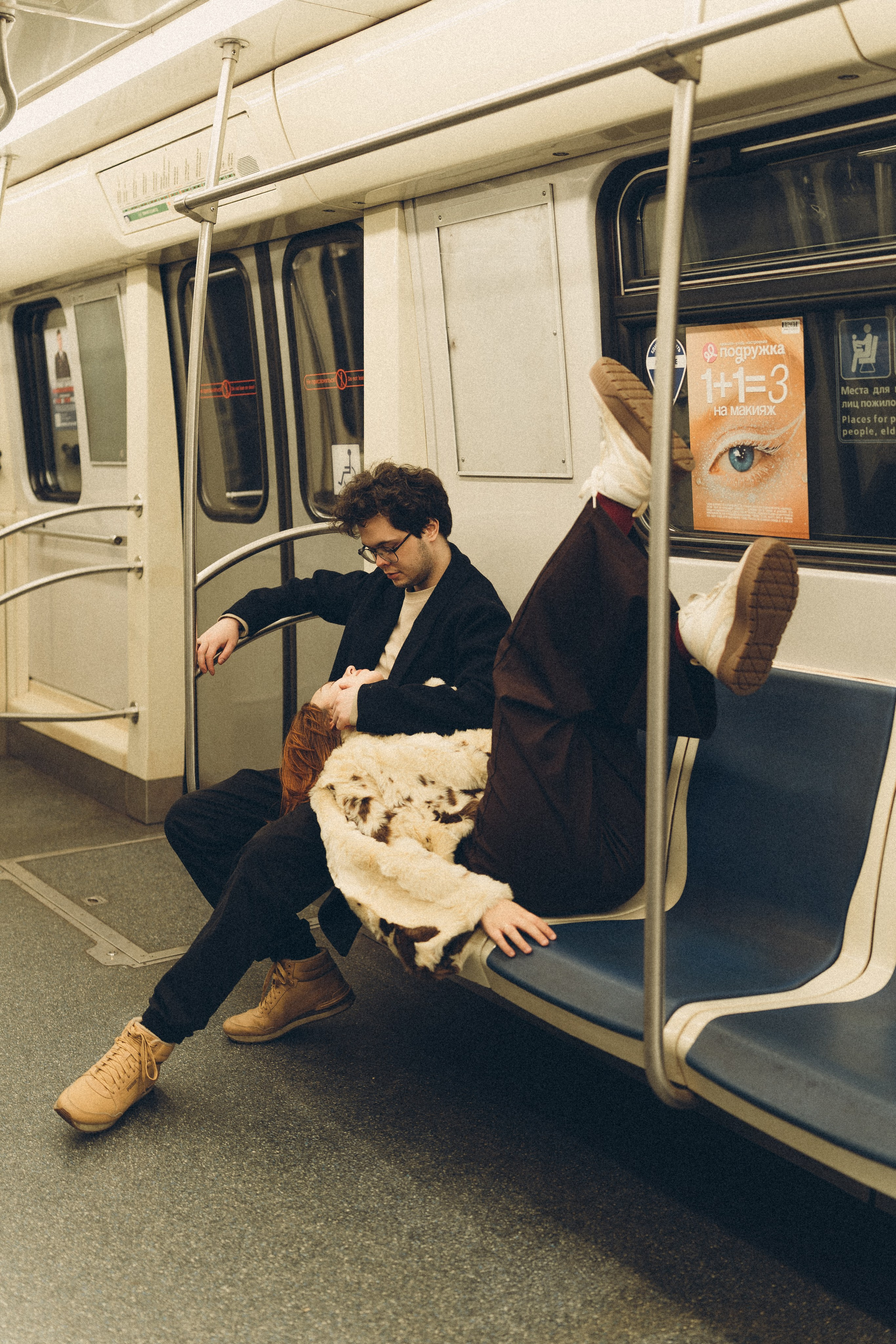 НОВОГОДНЯЯ ФОТОСЕСИИЯ ПАРЫ В МЕТРО ЛЮБОВЬ. Профессиональный фотограф, Санкт-Петербург — Виктория Богомолова