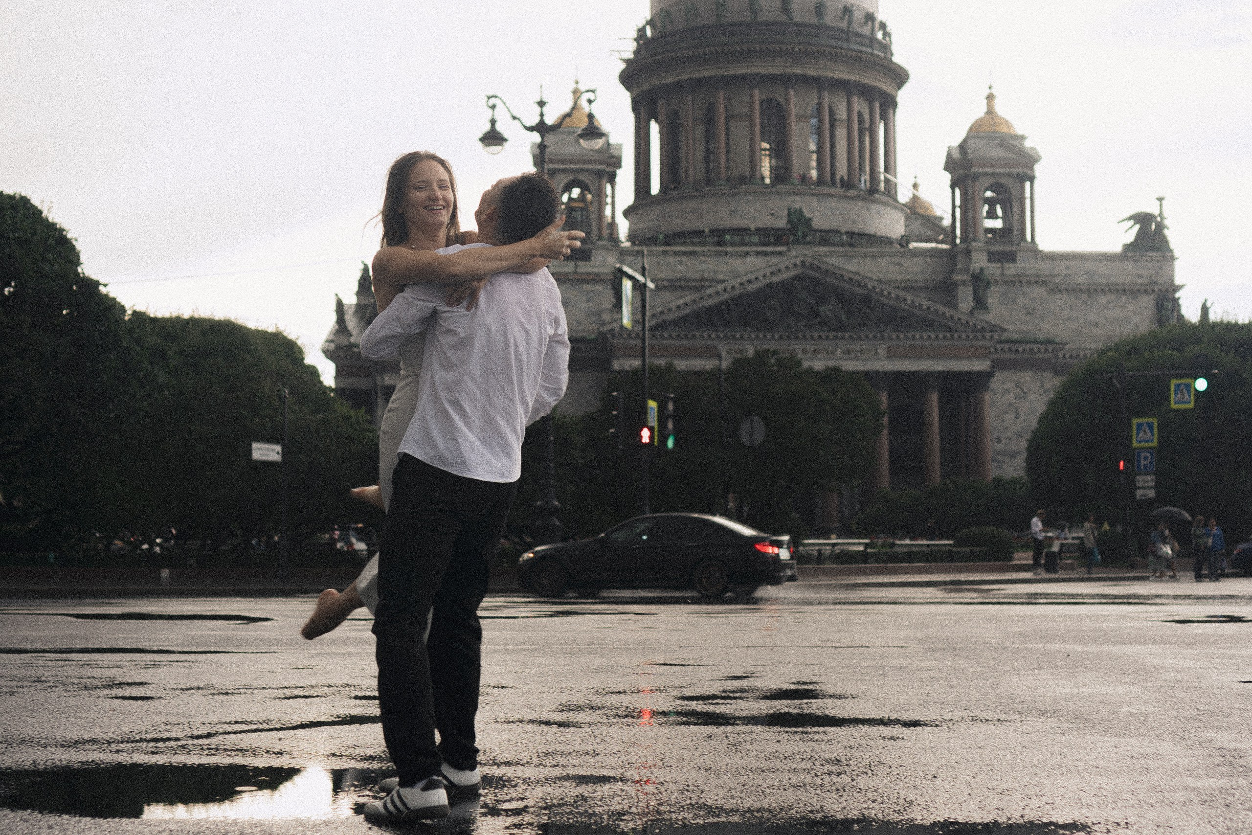 СВАДЕБНАЯ ФОТОСЕСИСИЯ В МЕТРО И ВОЗЛЕ ИСАКИЕВСКОГО СОБОРА В ДОЖДЬ. Профессиональный фотограф, Санкт-Петербург — Виктория Богомолова