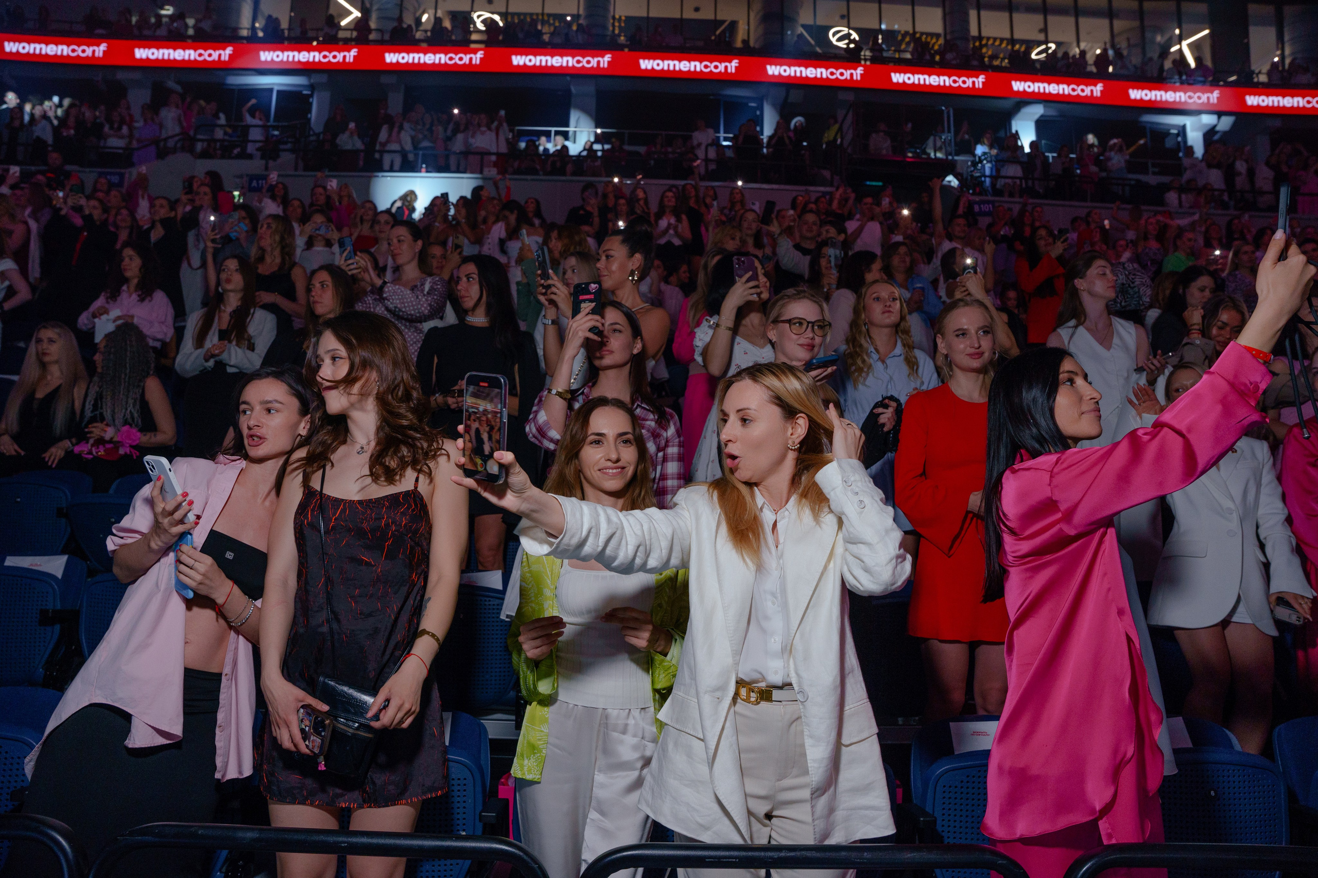 Фотограф на самую масштабную женскую конференцию в России WomenConf. Репортажный фотограф Москва Сергей Дружинин