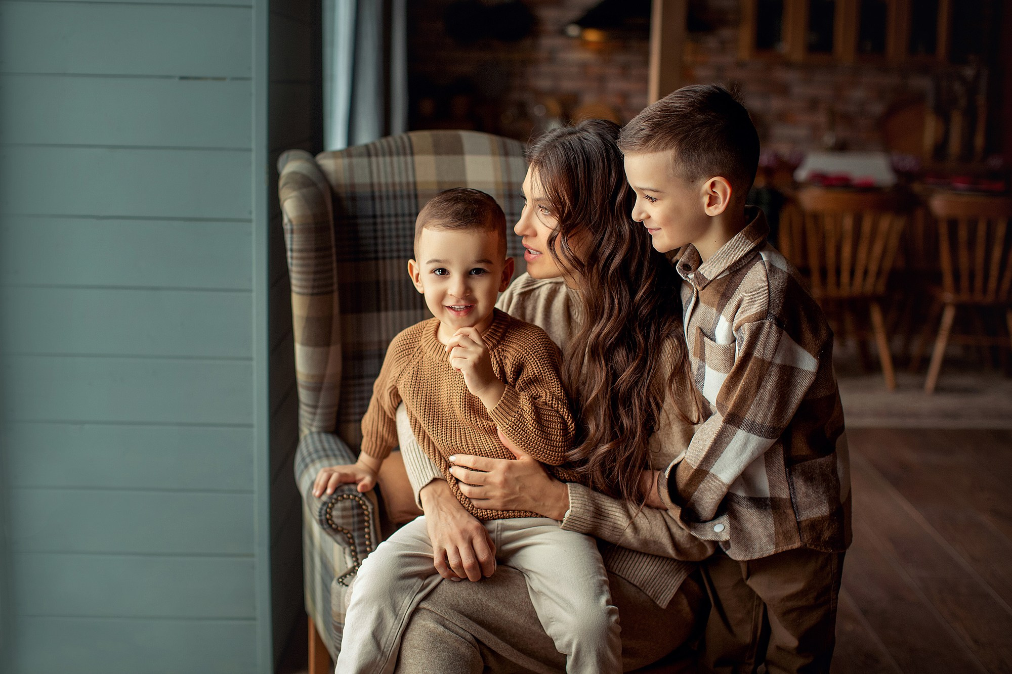 Студийная съемка мамы с сыновьями. Tatyana Nadezhdina Family photographer