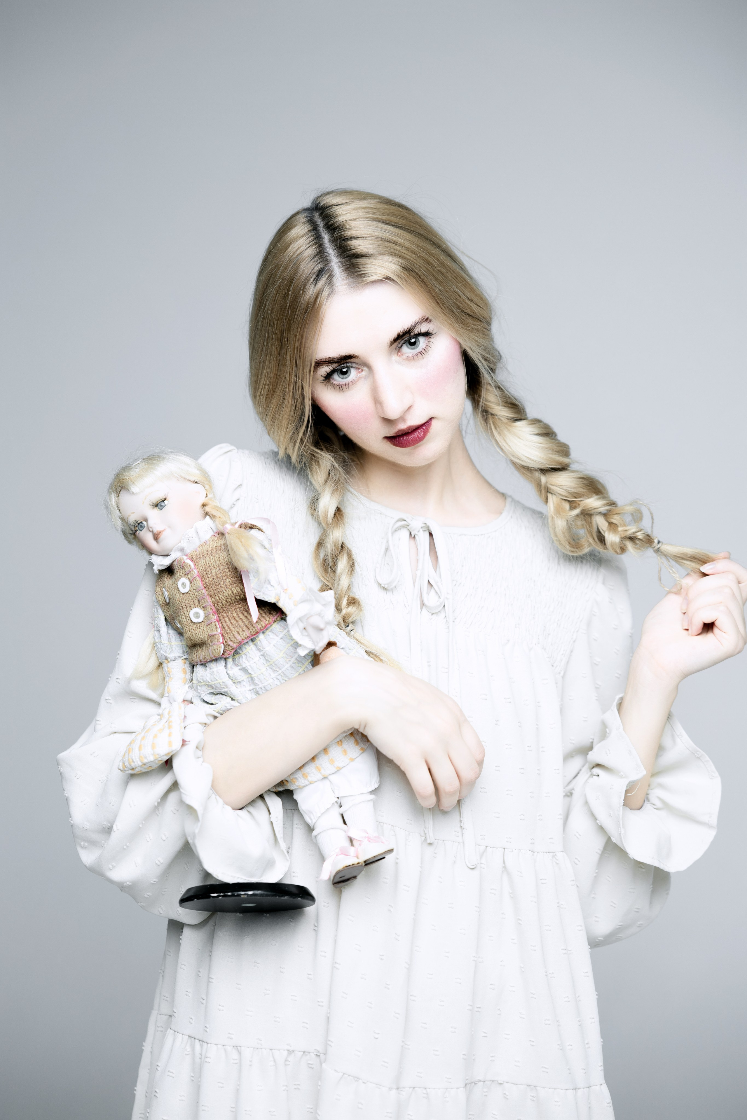 Фотосессия с фарфоровой куклой в студии
