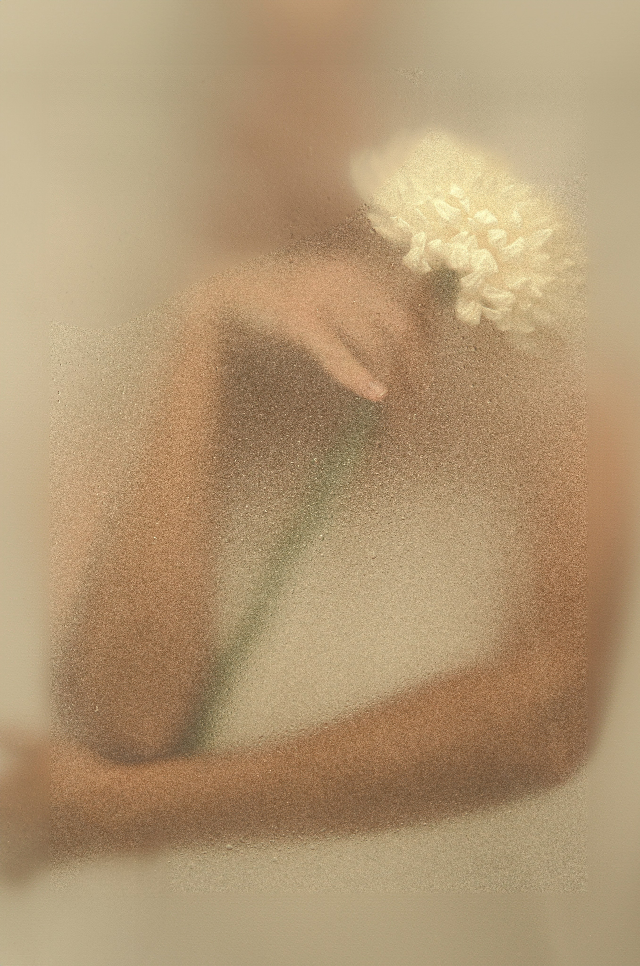 Портретная с цветком. Фотографы в Тюмени Андрей и Лидия Войвод