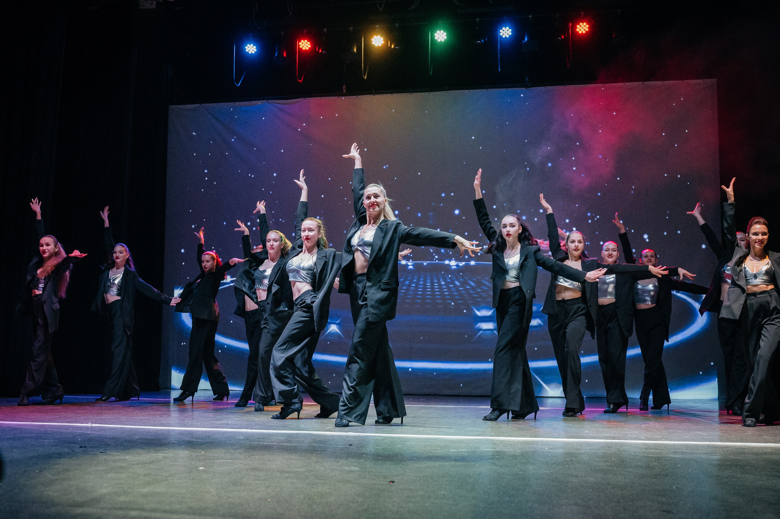 Танцы. Фотограф Елена Рогашкова