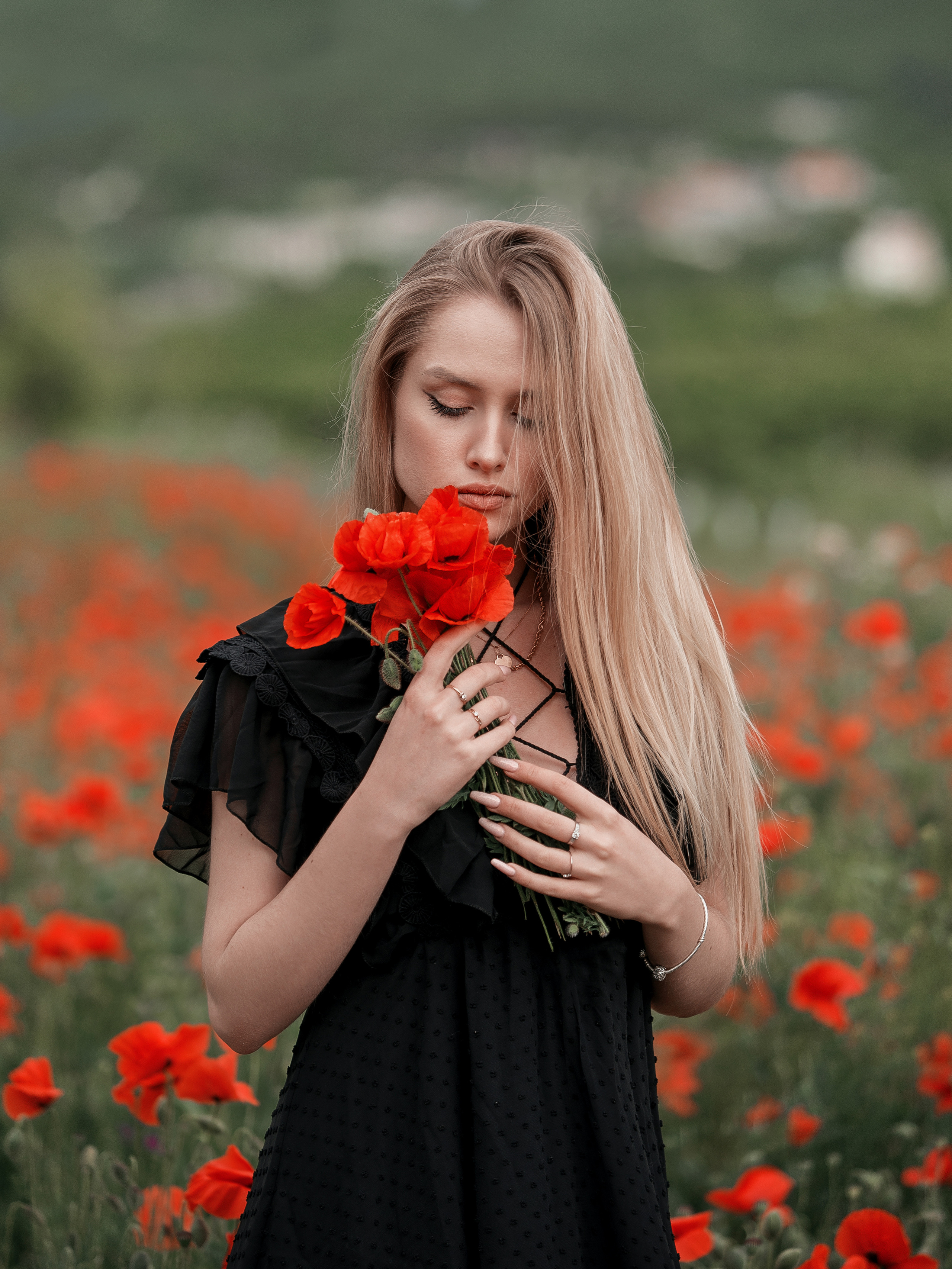 Фотосессия в самом большом маковом поле в Крыму. Фотограф в Севастополе Погребняк Александра. Уточнить, зарезервировать дату для фотосъемки +79788481042