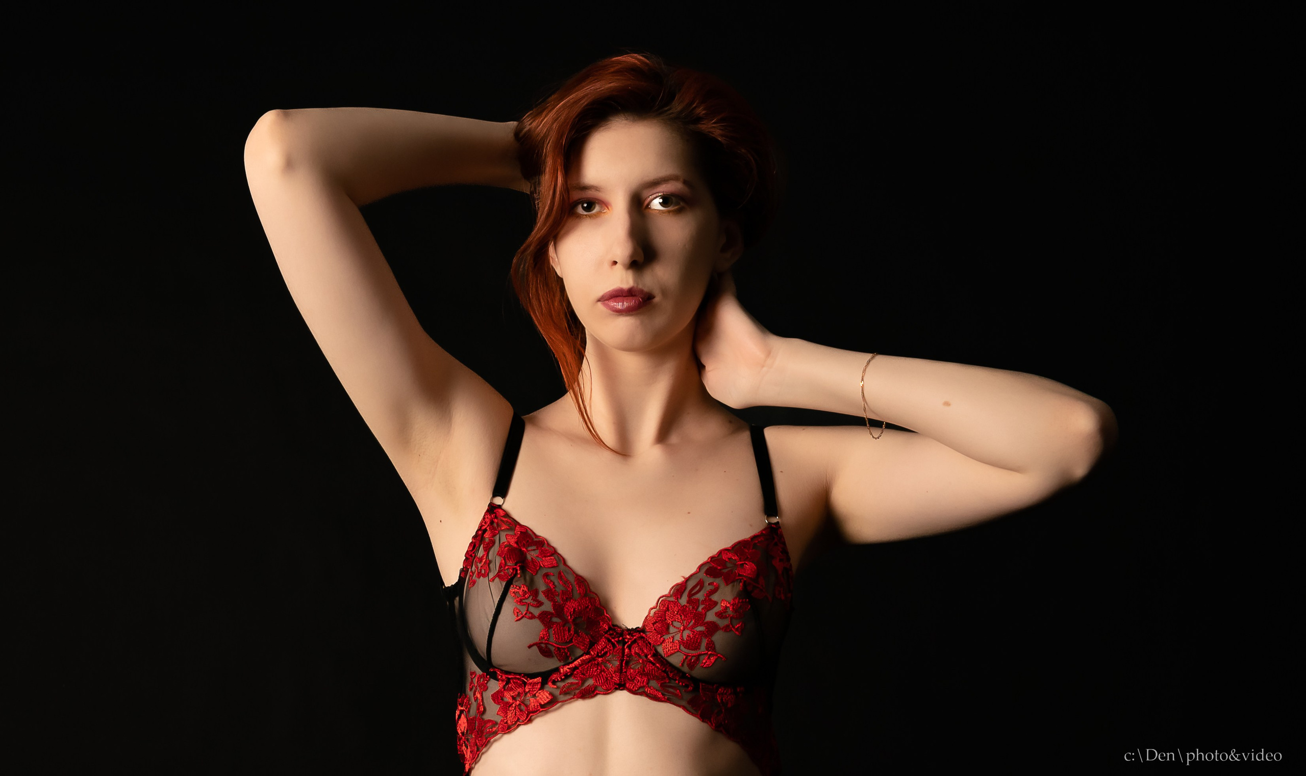 Красное и черное. Инди фотограф и видеограф в Курске Денис Смирнов