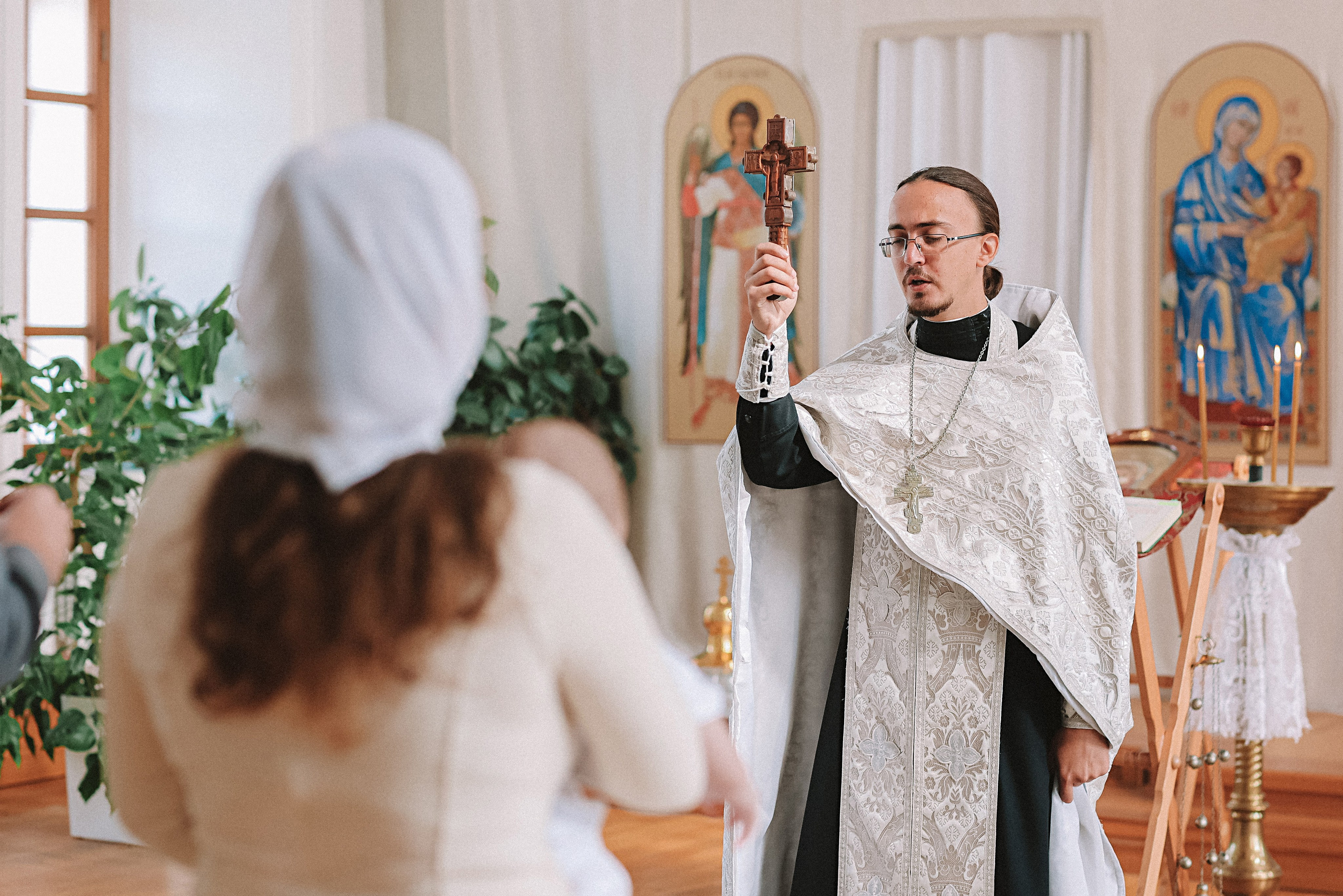 Крещение церковь около моста влюбленных. Семейный фотограф Тюмень, фотограф на роды Салмина Мария