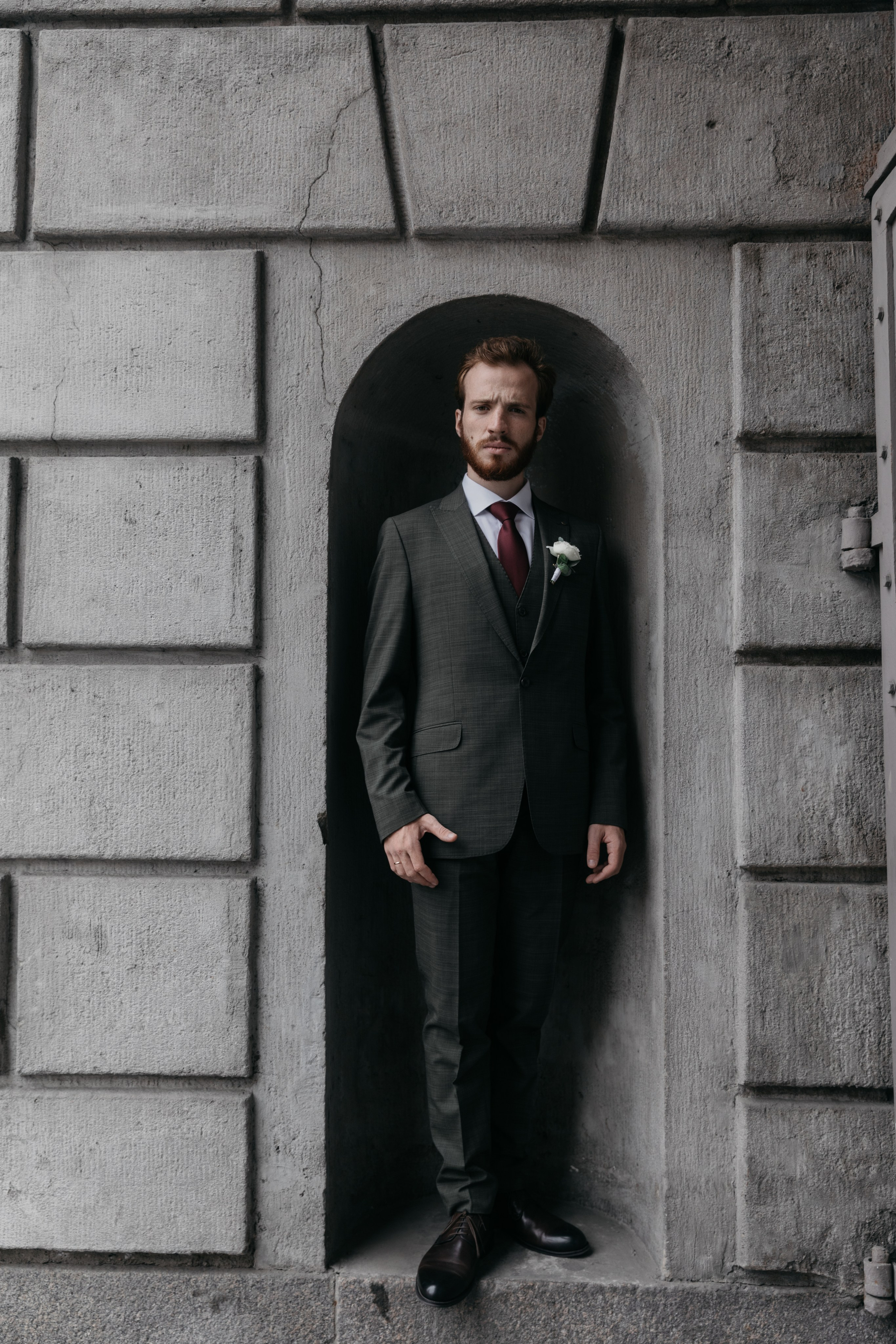 Любовь — противовес этому ужасу, любовь — акт единения и сохранения. Свадебный фотограф в Санкт-Петербурге