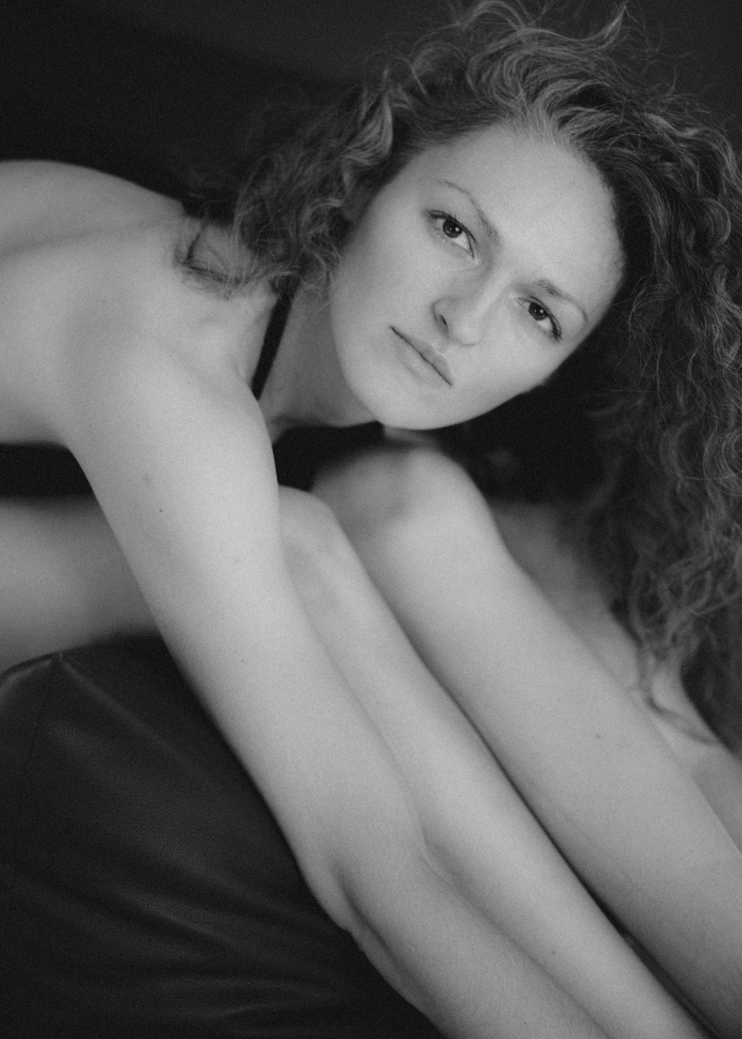 Фотосессия для женщины в студии минимализм. Женский фотограф в Красноярске