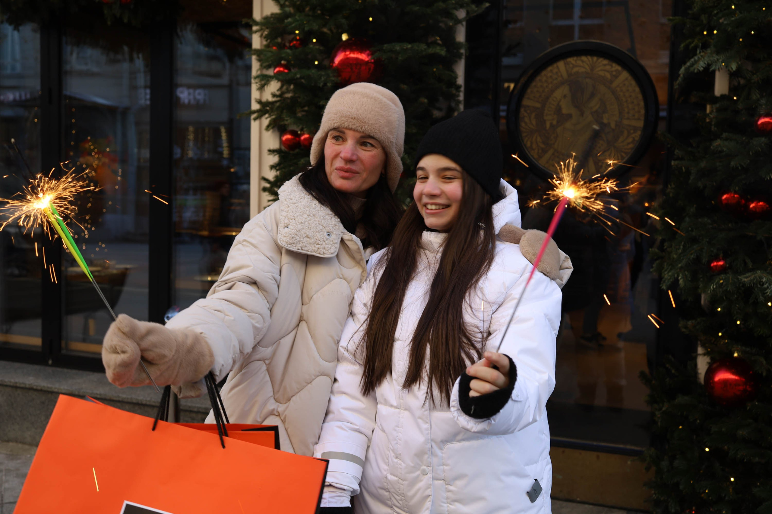 Мама с дочкой