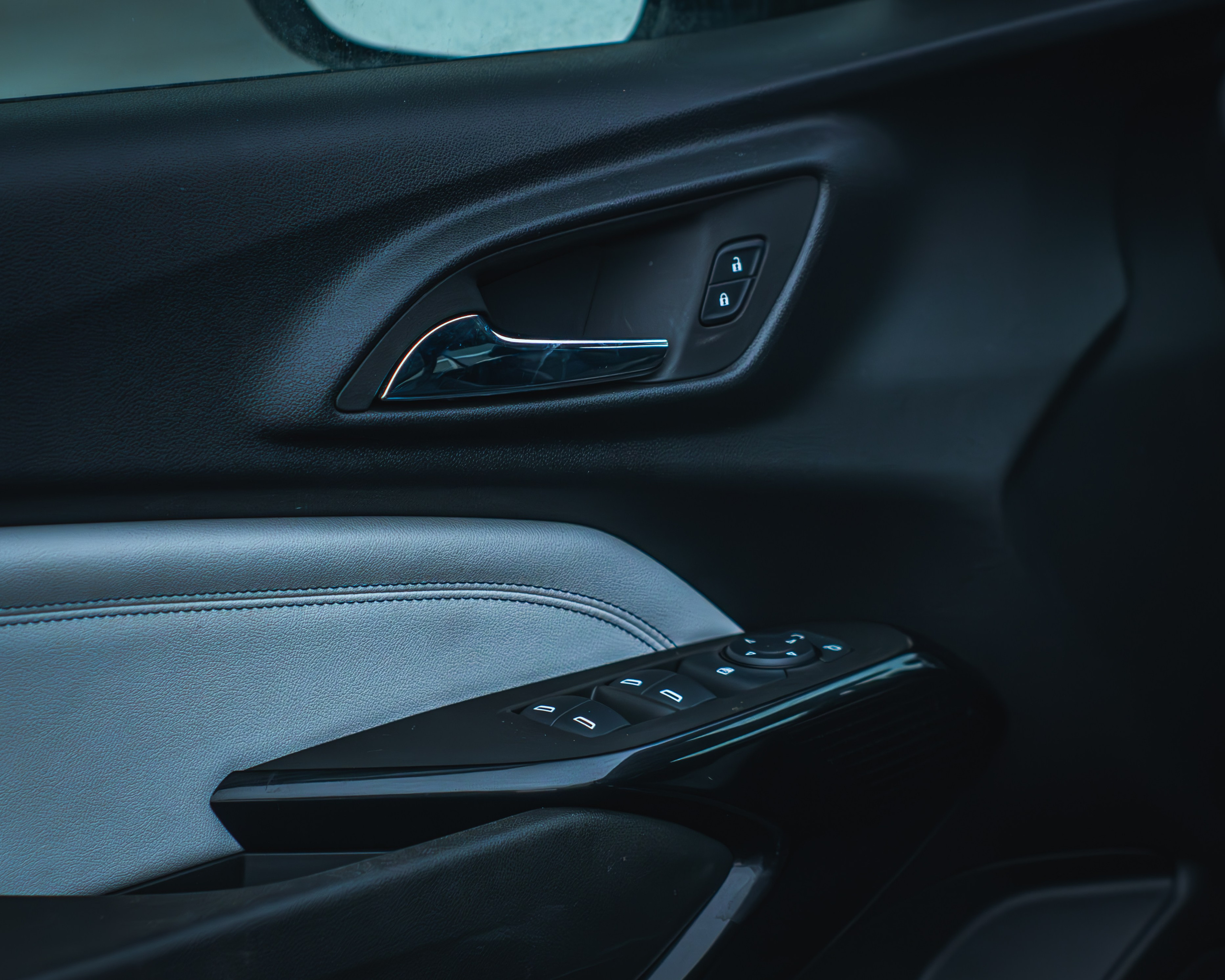 На продажу. Автомобильный фотограф в Москве