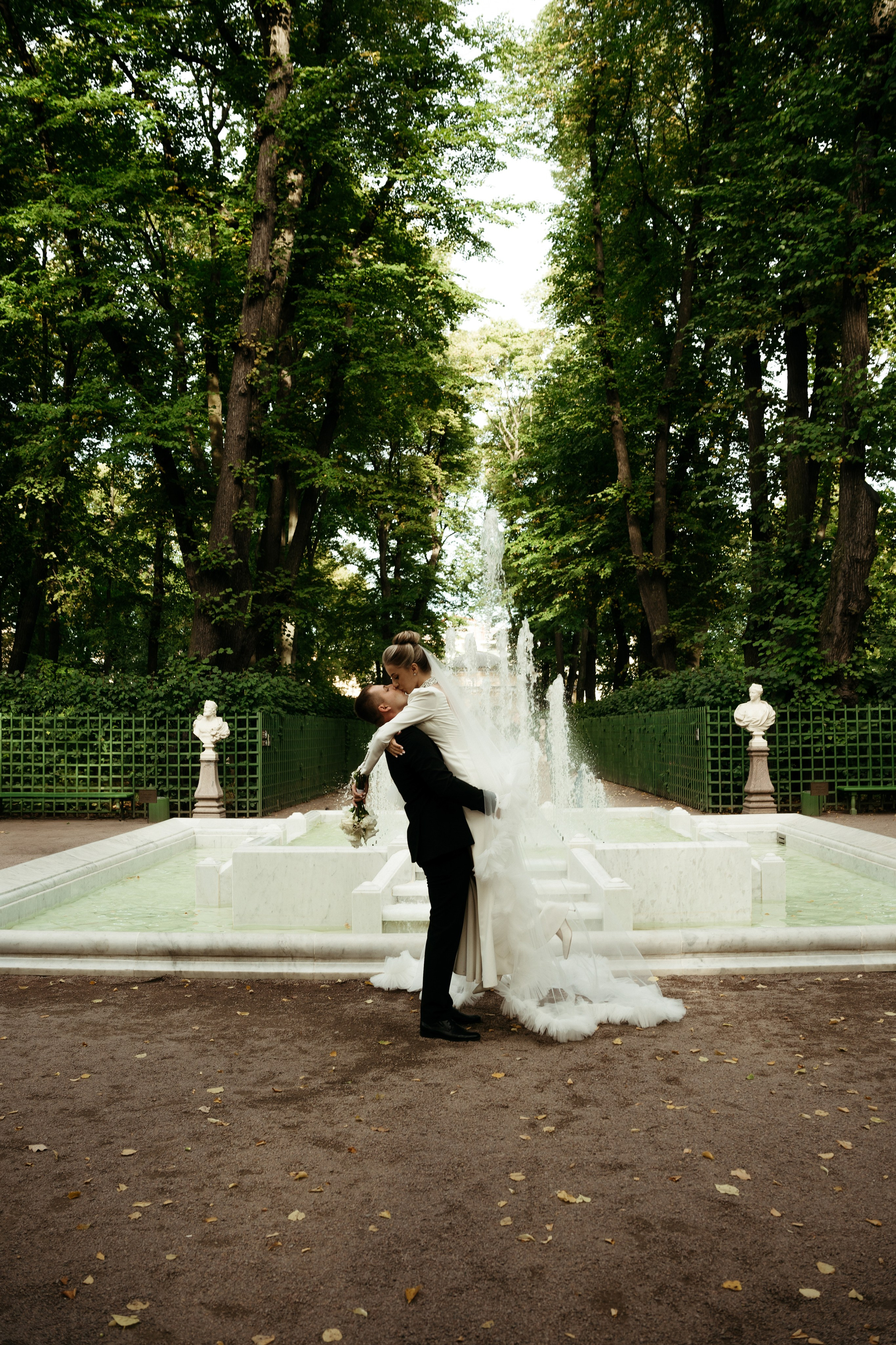 Однажды в летнем саду. Свадебный фотограф в Петербурге Таша Вайб