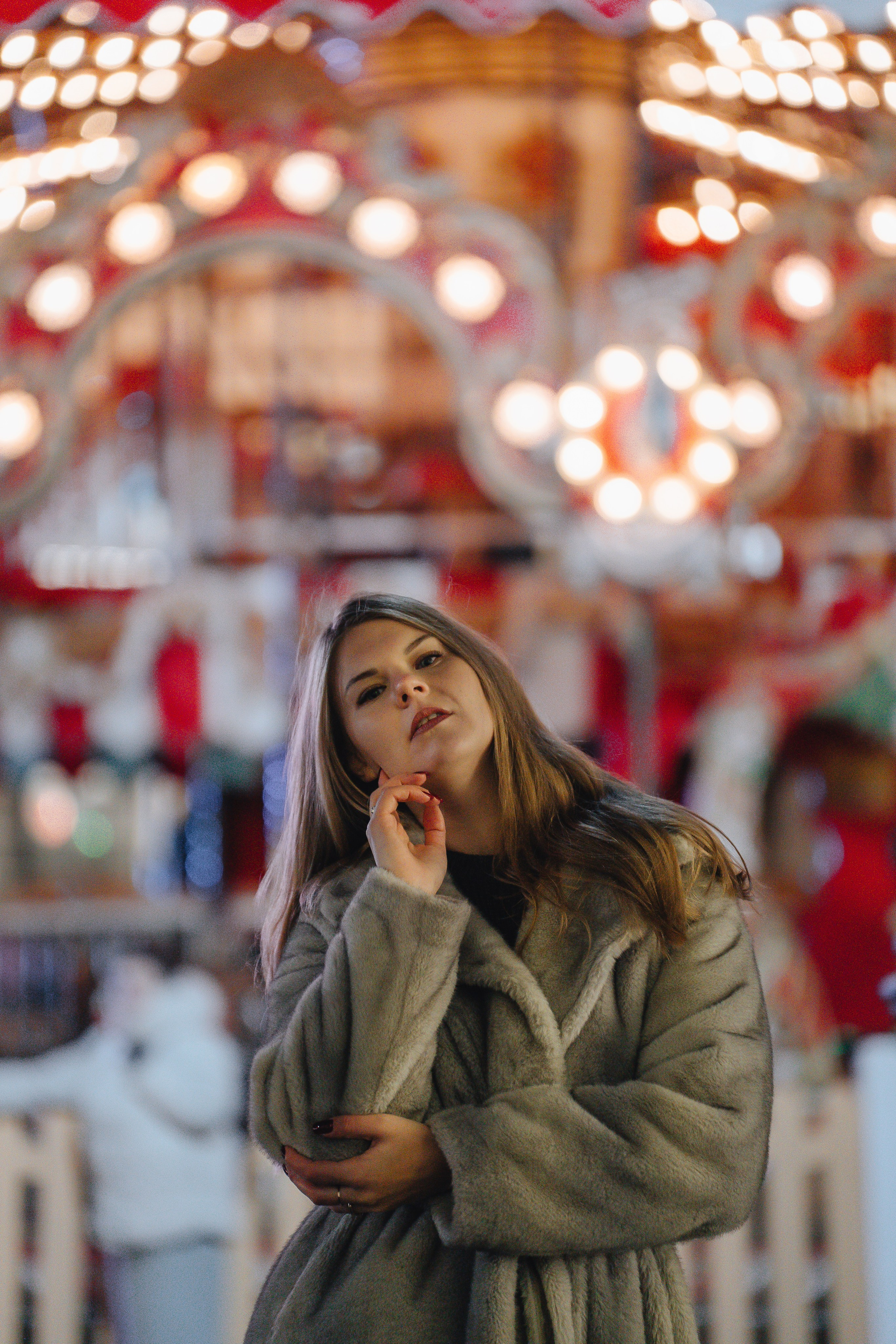 ПРОГУЛКА НА МАНЕЖНОЙ ПЛОЩАДИ ДЛЯ ДЕВУШКИ ПЕРЕД НОВЫМ ГОДОМ (НОВОГОДНЯЯ ФОТОСЕССИИЯ НА МАНЕЖНОЙ ПЛОЩАДИ). Профессиональный фотограф, Санкт-Петербург — Виктория Богомолова
