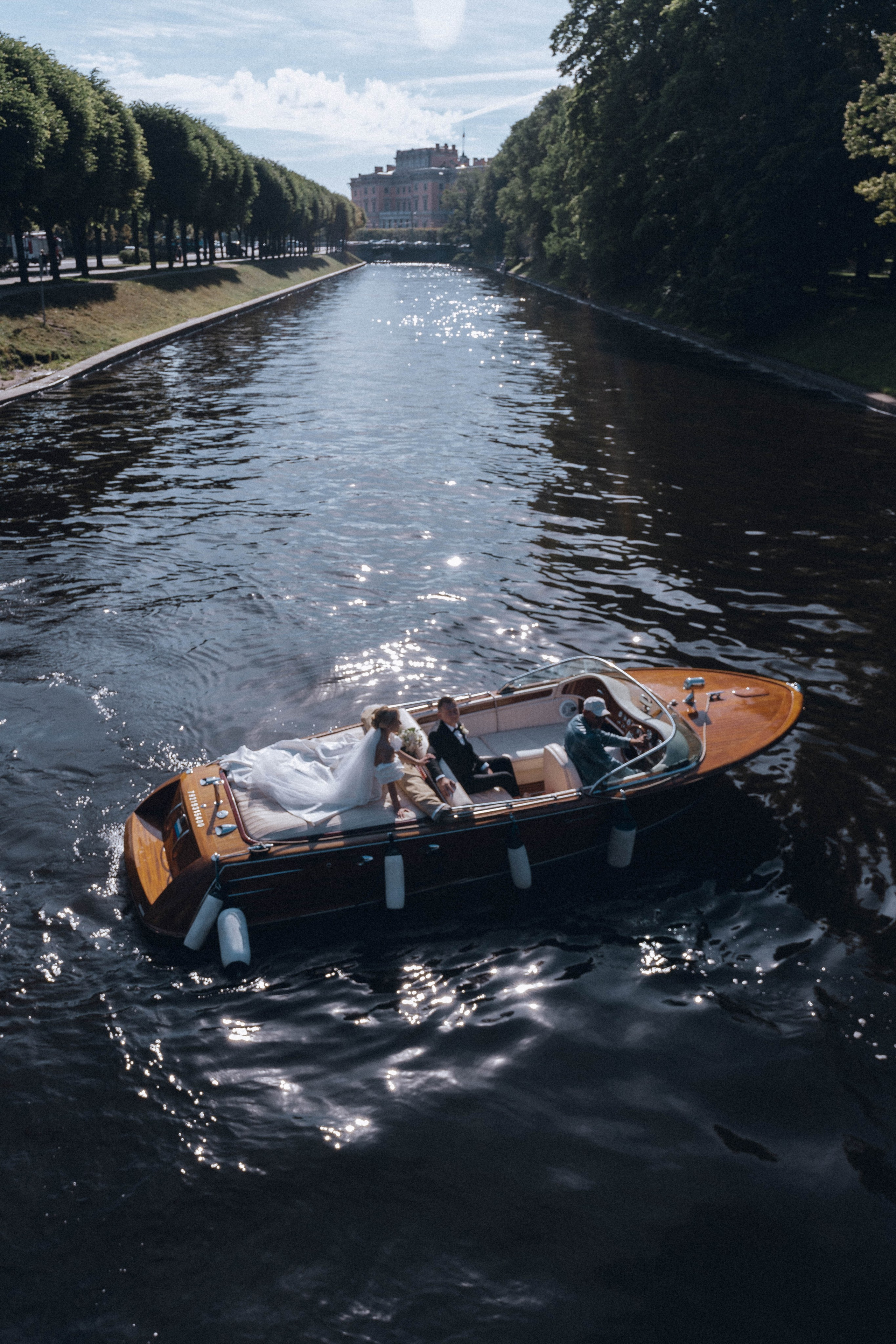 СВАДЕНБНАЯ СЬЕМКА НА КАТЕРЕ ПО КАНАЛАМ САНКТ-ПЕТЕРБУРГА И В АКВАТОРИИ НЕВЫ. Профессиональный фотограф, Санкт-Петербург — Виктория Богомолова