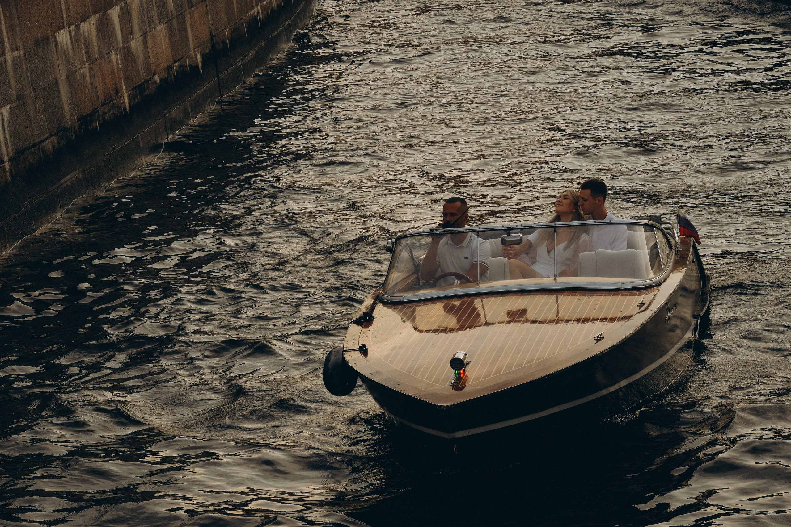 СВАДЕНБНАЯ СЬЕМКА НА КАТЕРЕ ПО КАНАЛАМ САНКТ-ПЕТЕРБУРГА И В АКВАТОРИИ НЕВЫ. Профессиональный фотограф, Санкт-Петербург — Виктория Богомолова