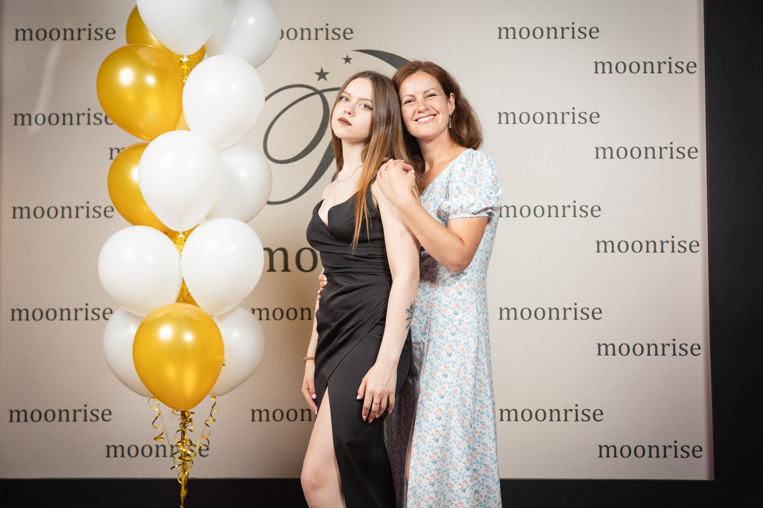 Репортажная съемка. На каждом снимке всегда два человека: фотограф и зритель