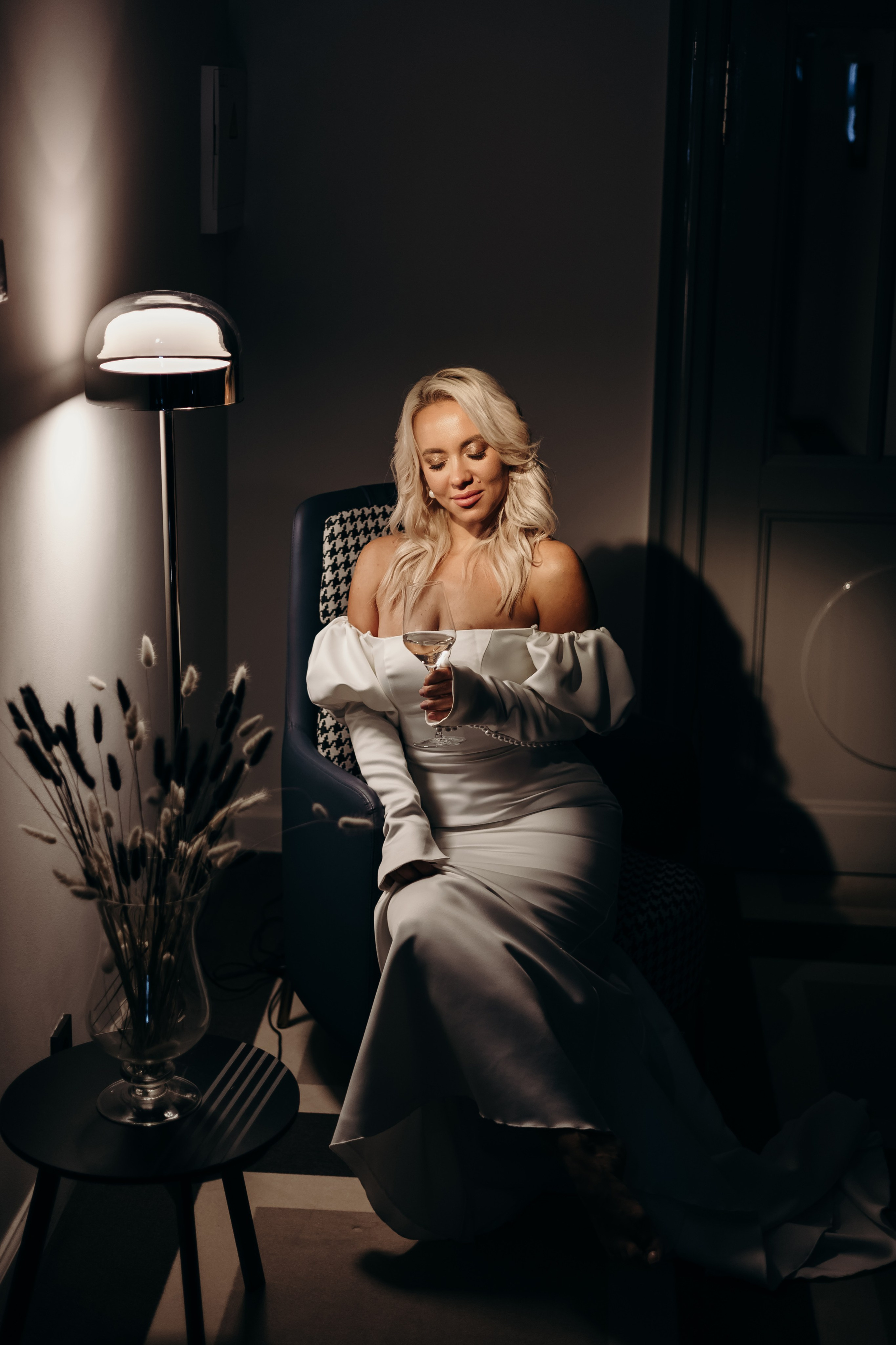 Александр и Елена (сборы, ресторан). Фотограф свадебный семейный в Красноярске Шукшина Наталья