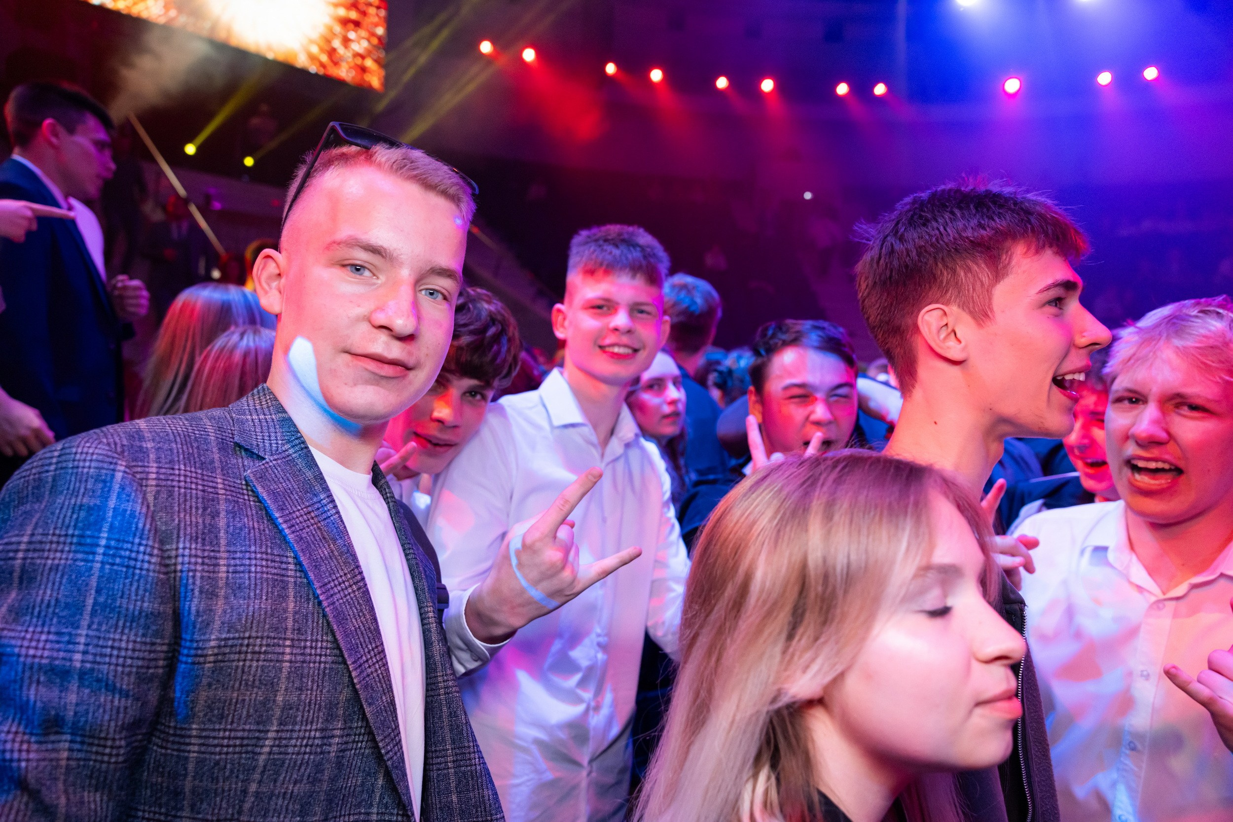Городской бал выпускников (24 июня 2025). Репортажный фотограф Алексей Пирязев