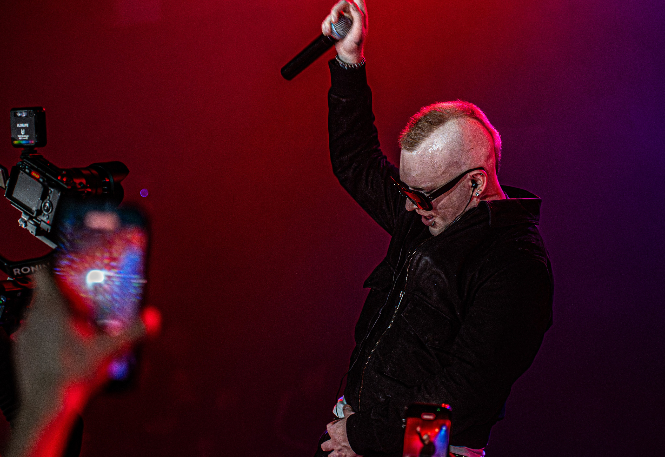 Huzzy b 29.12.2025. Коммерческий и художественный фотограф и видеограф в Москве Арсений Тургенев