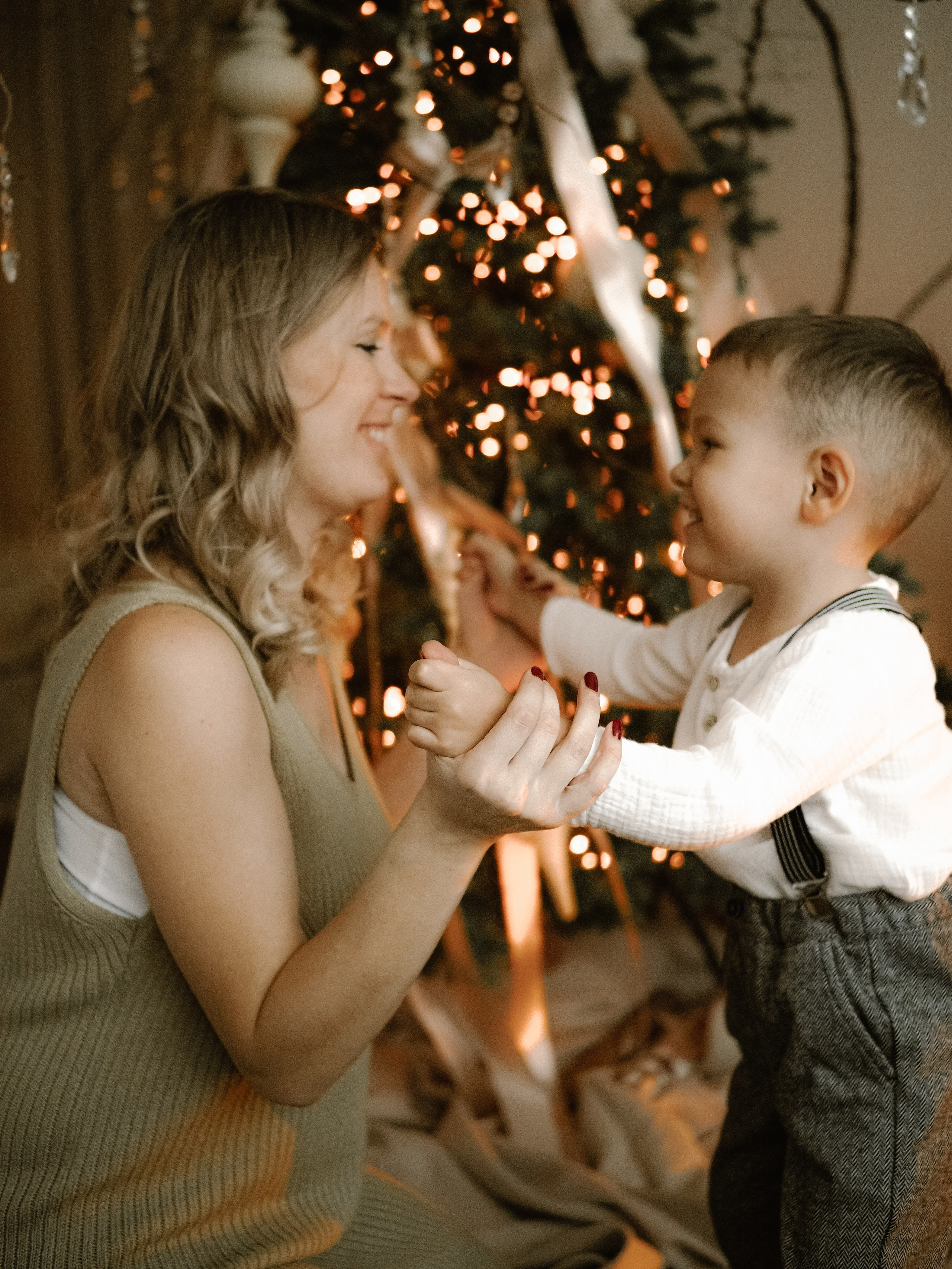 Если фото у елочки, то вот так. Фотограф Рязань. Семейный Свадебный фотограф