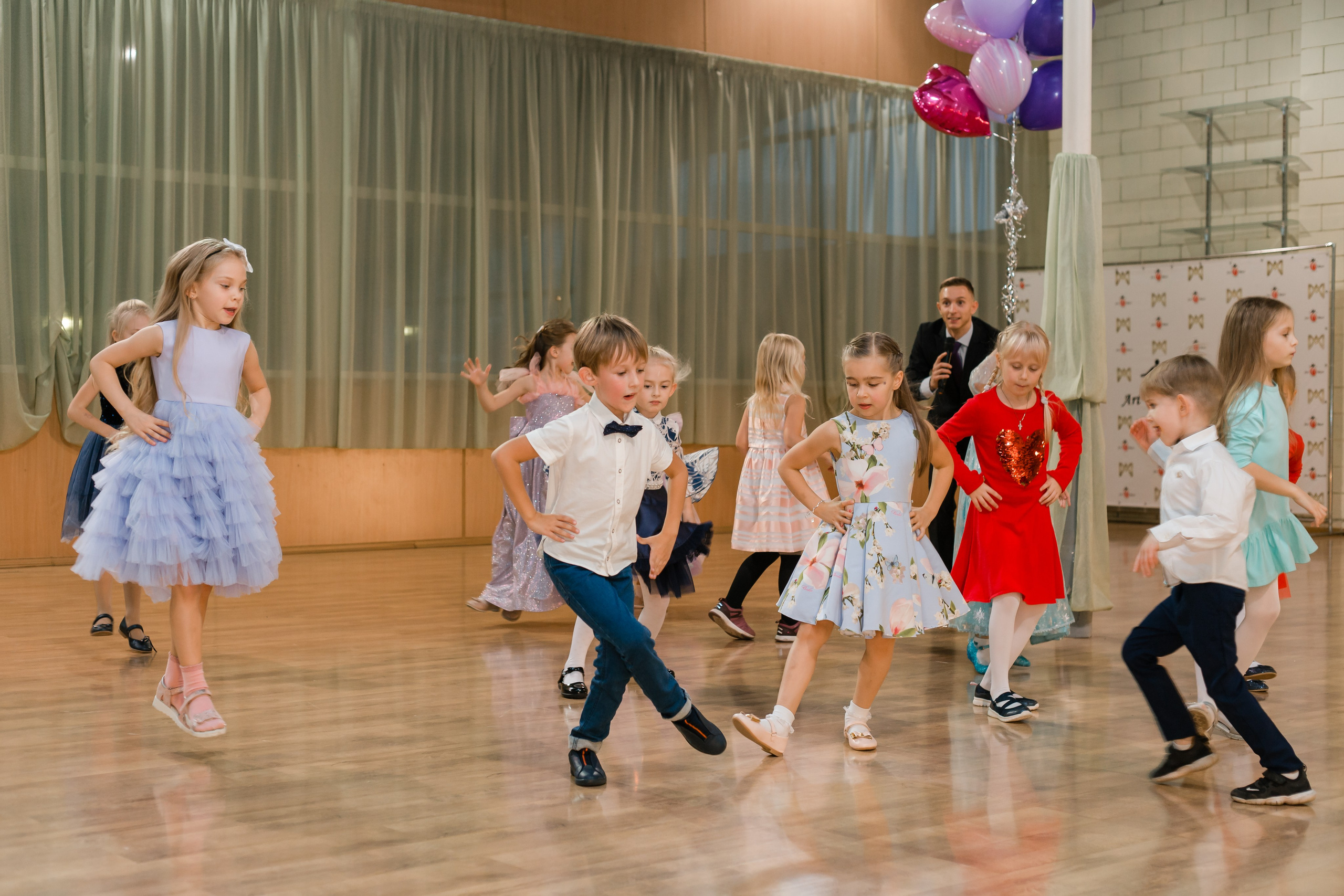 Фотосъемка детского дня рожденья. Видеосъемка и фотосъемка свадеб. Фотограф и оператор на свадьбу. Видеосъемка подкастов, собственная видео-фотостудии. Предметная фотосъемка