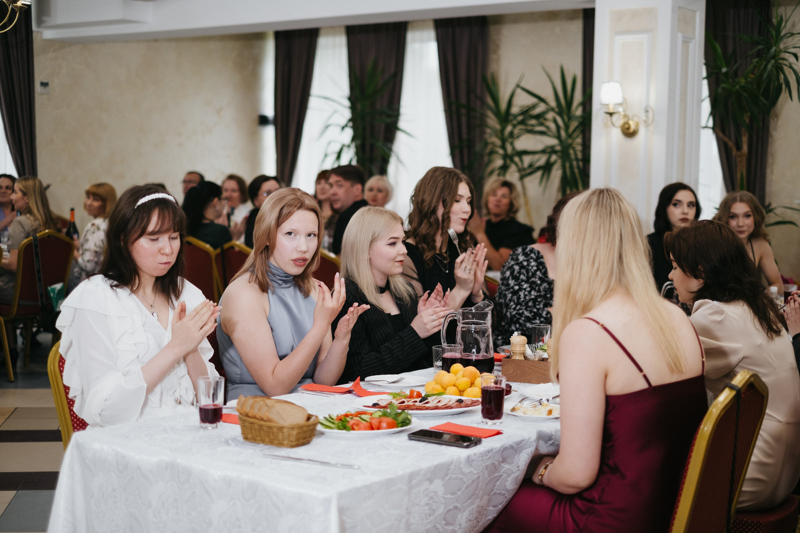 Выпускной 11 класс школы № 30. Свадебный и репортажной фотограф Денис Ожигин в Краснодаре и Краснодарском крае