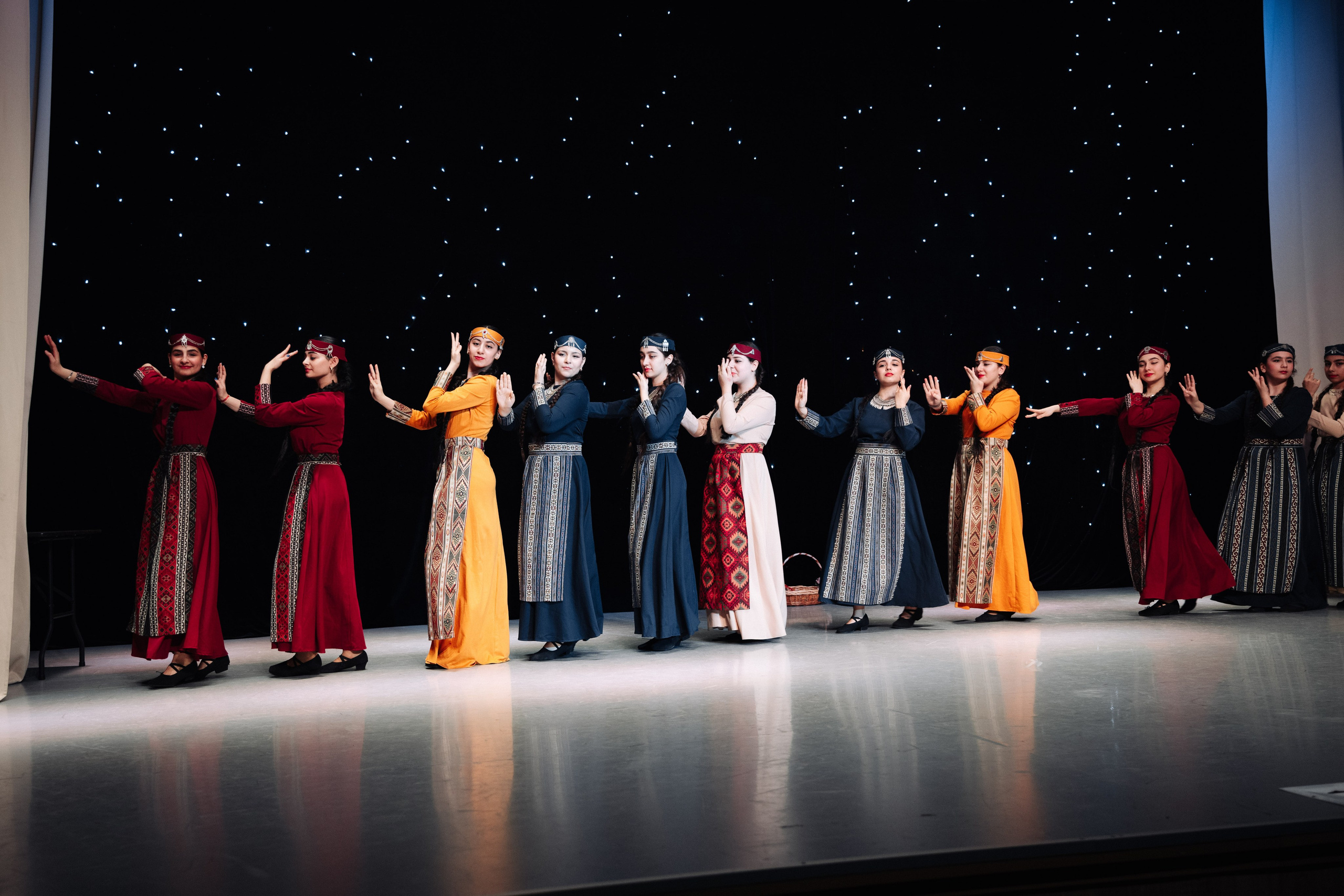 Благотворительный концерт в помощь Артему Сардаряну. Фотограф Артем Севостьянов. Профессиональная фотосъемка в Ногинске, Москве, Московской области и за границей