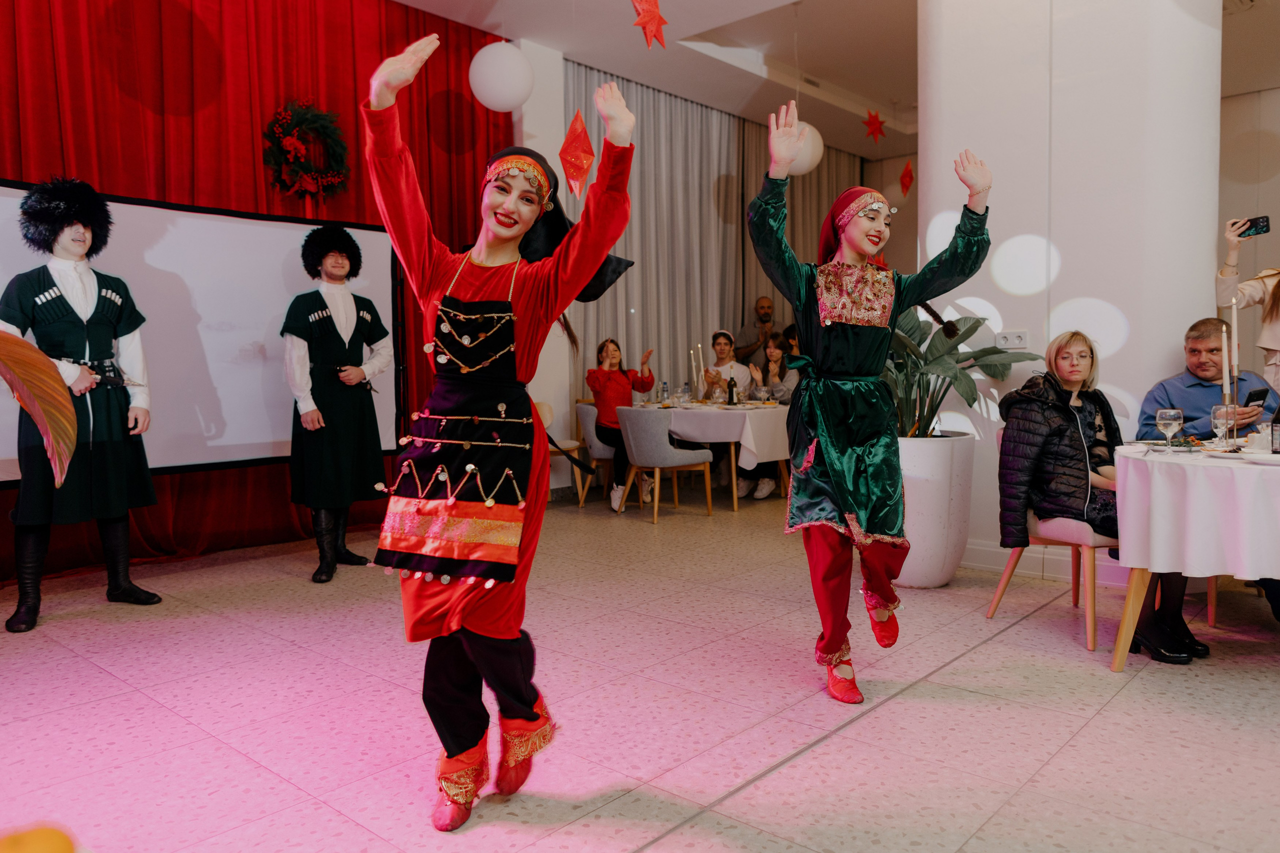 Новый 2026 г в PortoRitsa. RetroChic Фото