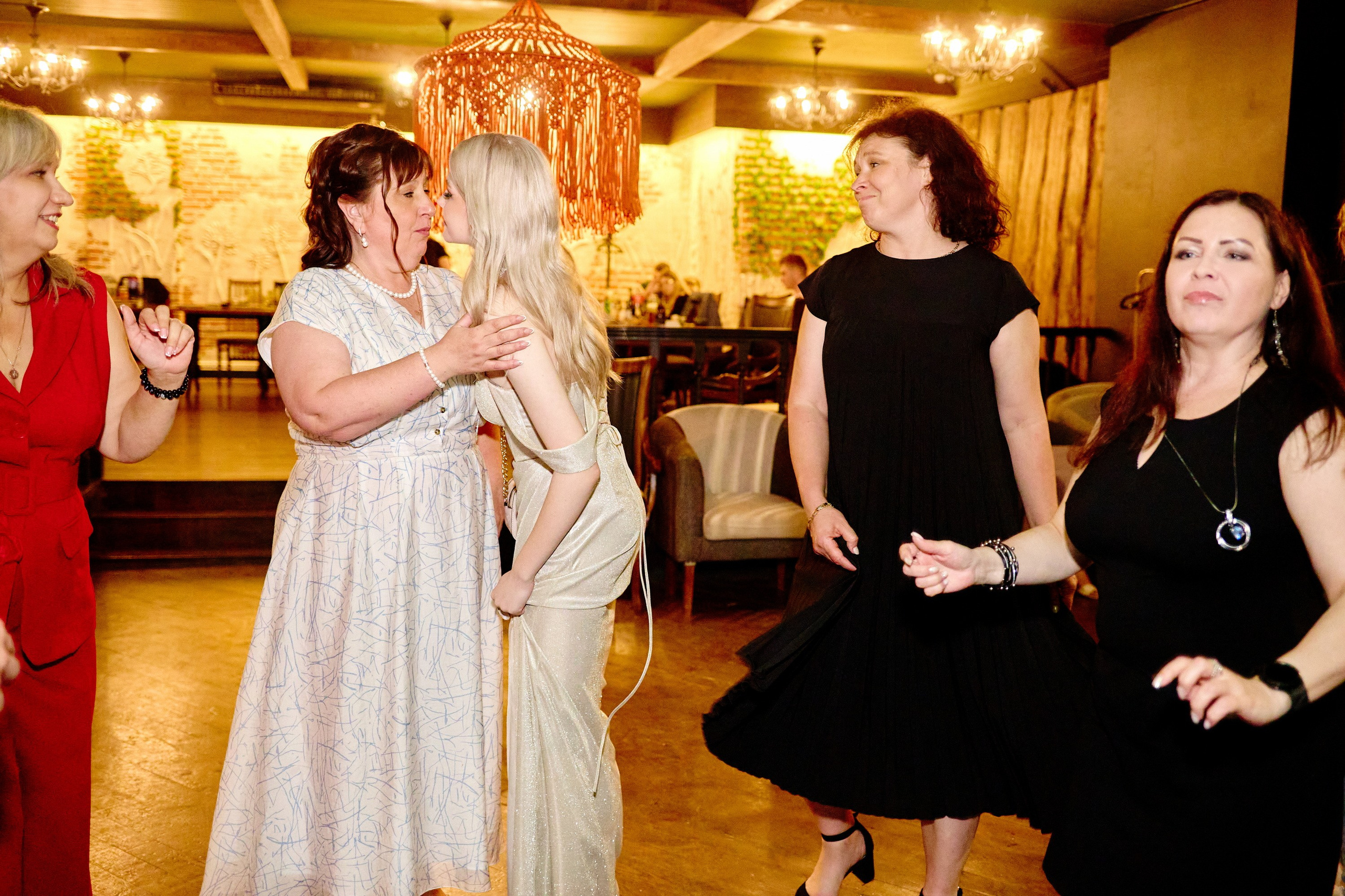 Выпускной 35 Сош. Фотограф Выпускные альбомы Таганрог Сергей Коробченко