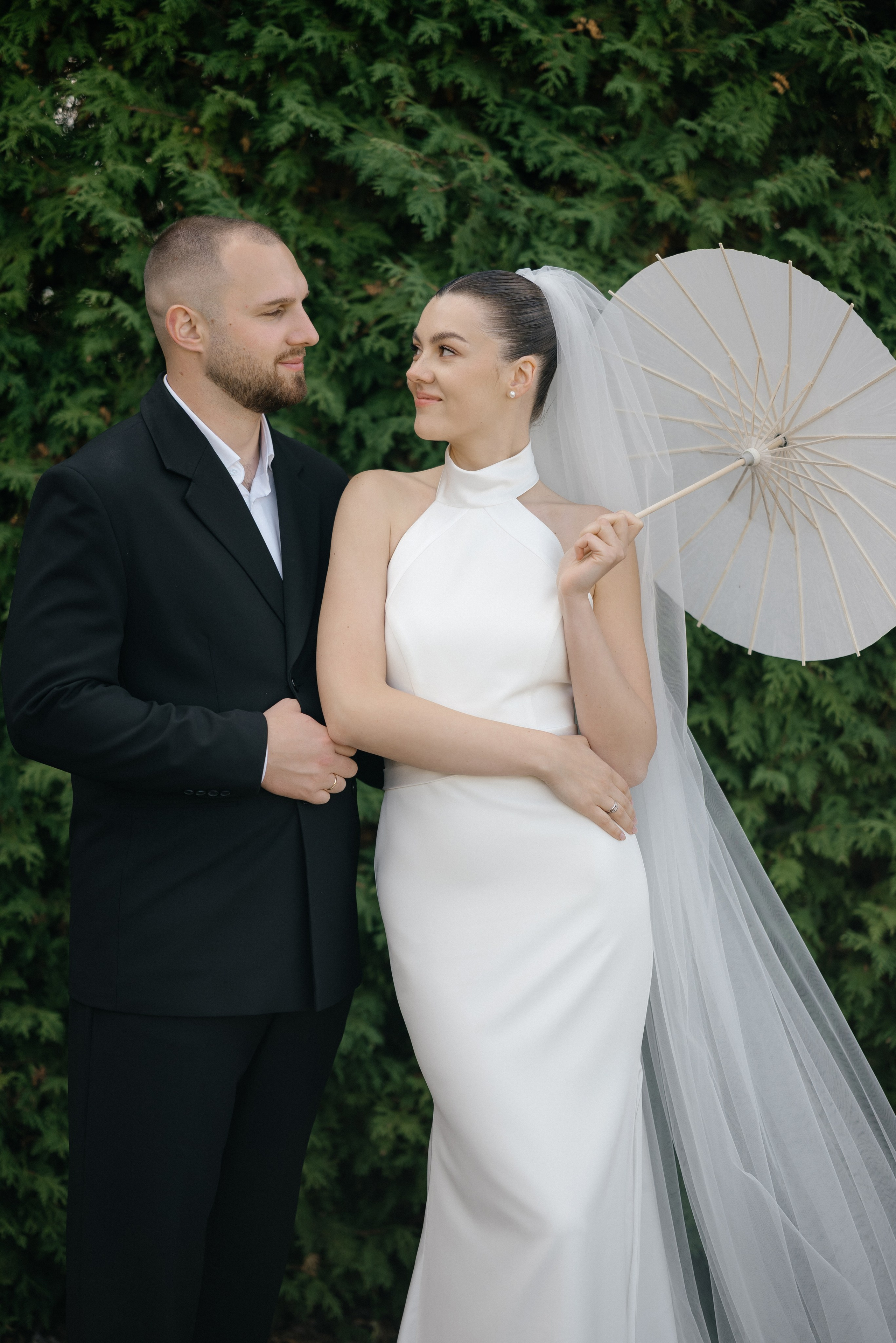 Wedding day in VERSAL PARK. Wedding PHOTOGRAPHER Andrew Vnukov