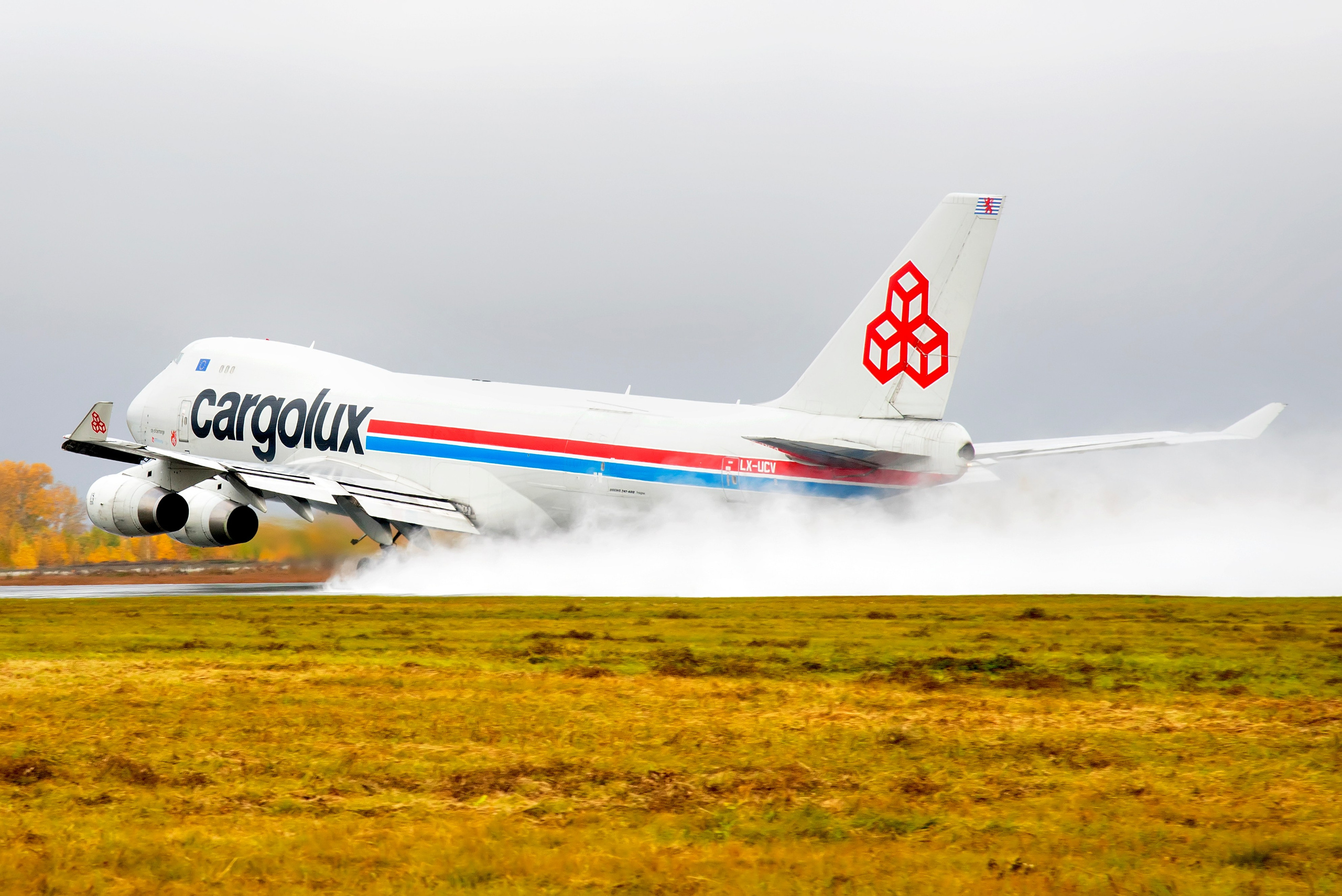 Авиация: самолеты, вертолеты, небесные зарисовки. От прошлого к будущему авиации через фотографию