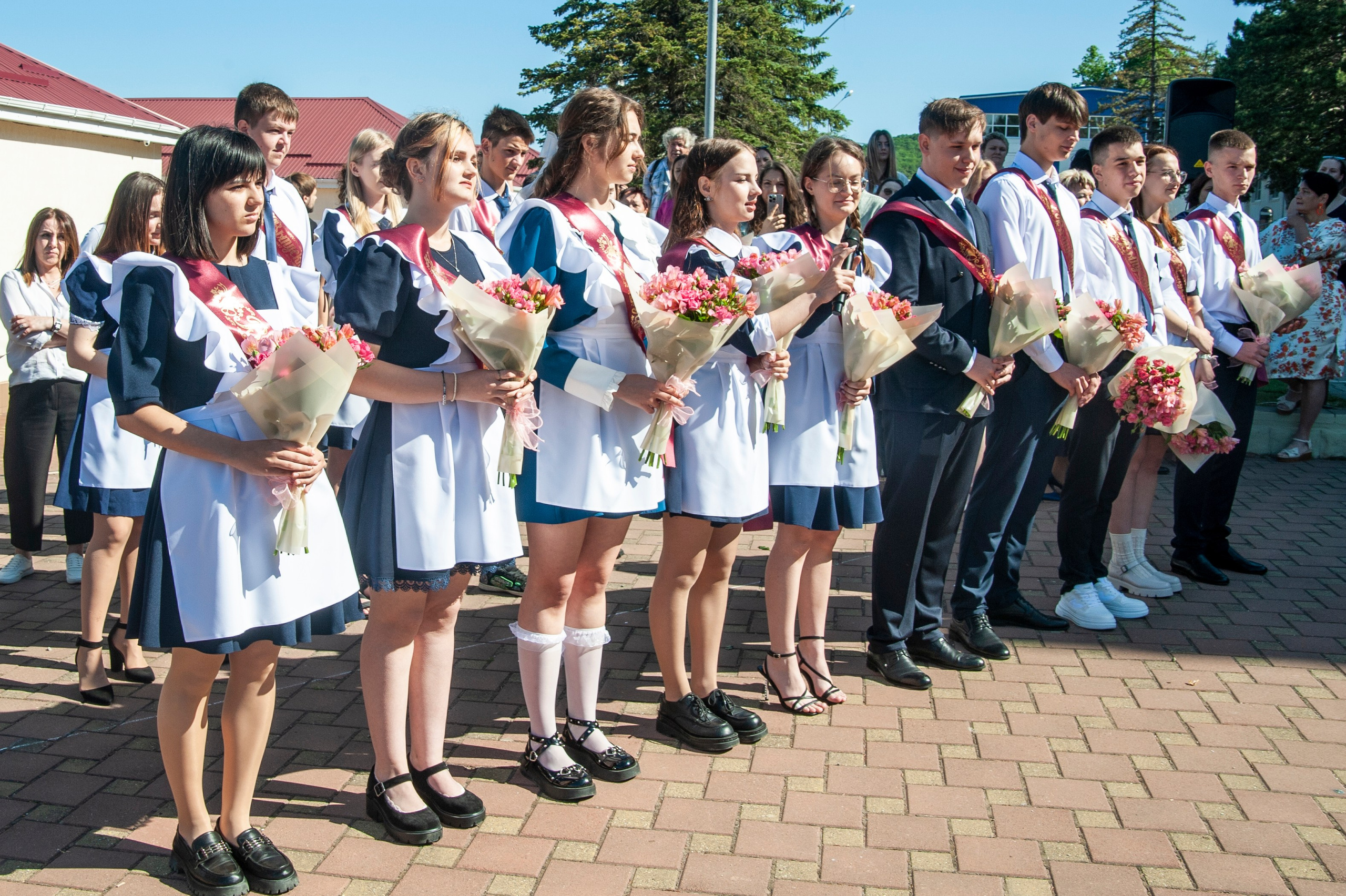 Последний Звонок МАОУ СОШ № 17 им. Эдуарда Есаяна — Архипо-Осиповка. Свадебный и семейный фотограф Денис Лукьянов в Краснодаре, Краснодарском крае и Республике Крым