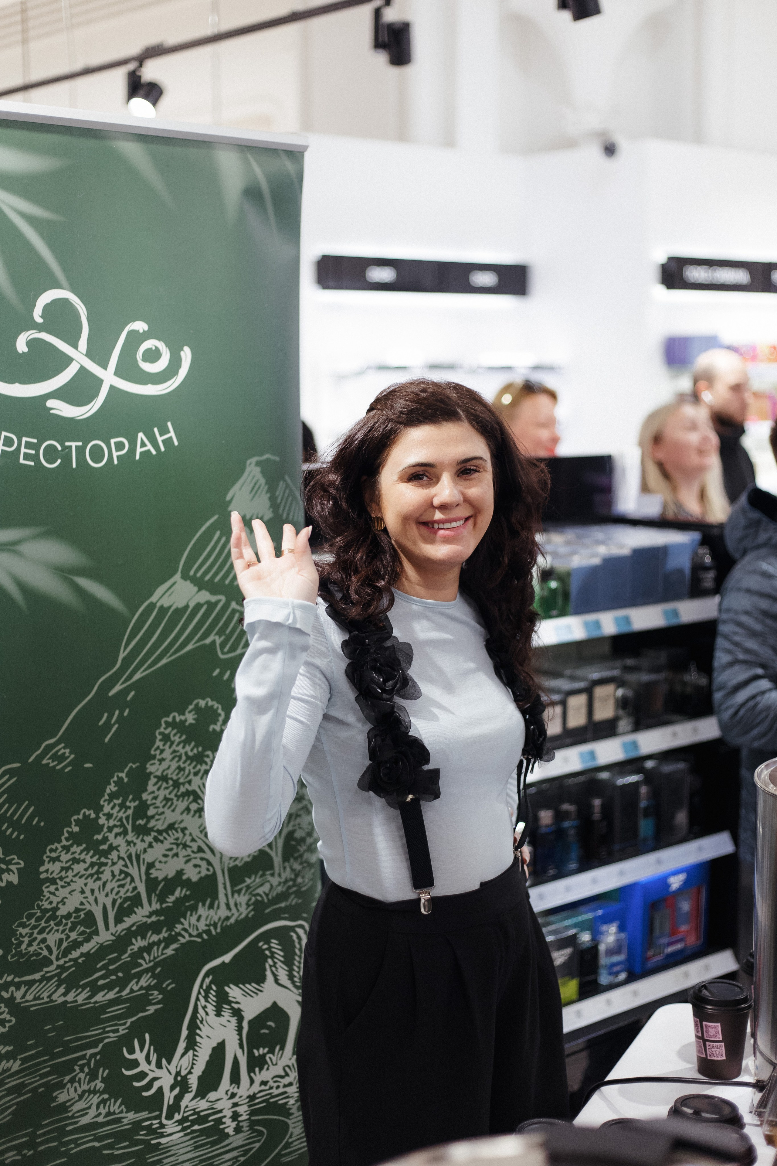 ВЫХОД В СВЕТ. СВОИ. ФОТООТЧЕТЫ-СОБЫТИЯ-МЕСТА