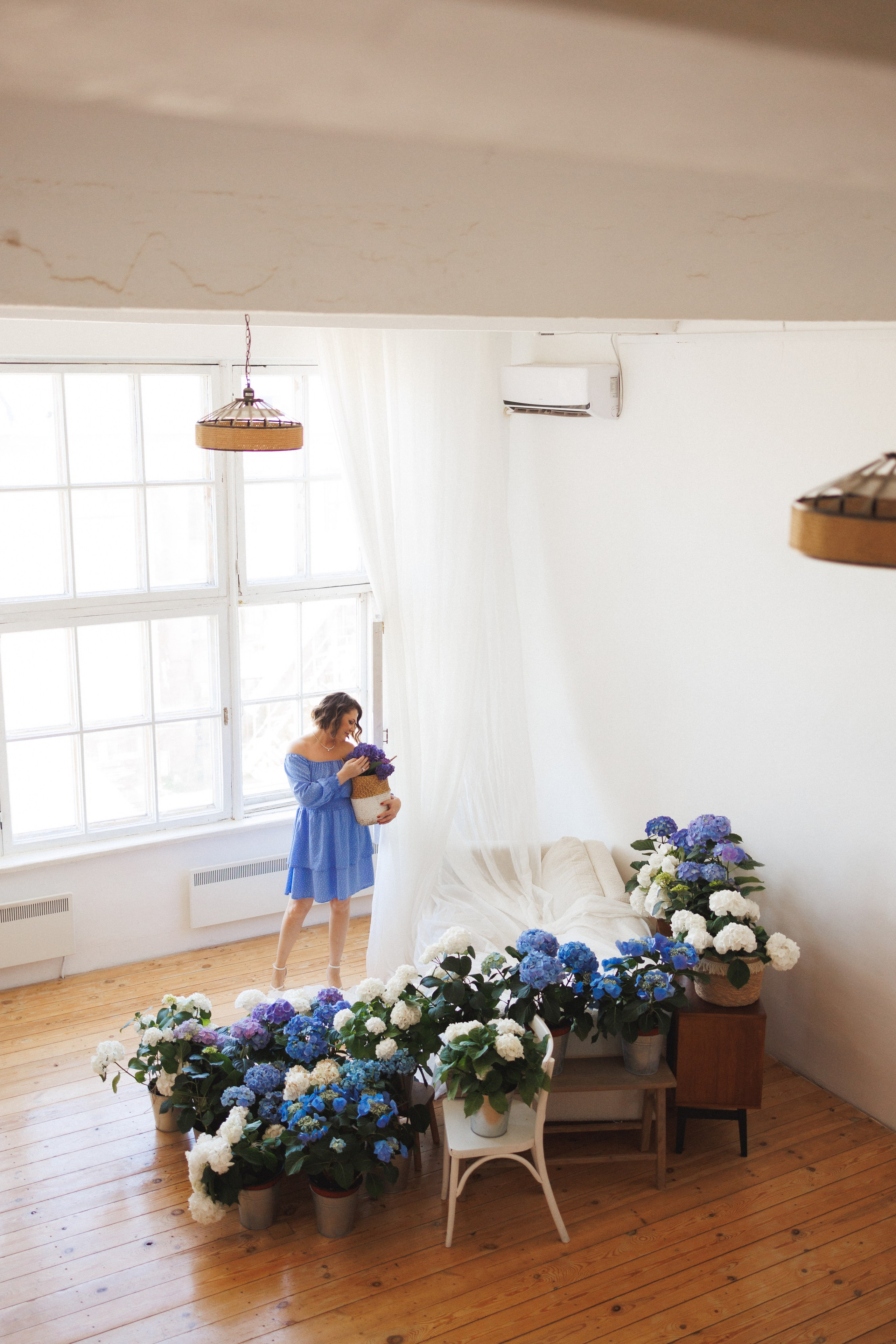 Фотосессия с живыми цветами Гортензии в фотостудии Space JOBS, город Краснодар. Семейный и детский фотограф в Краснодаре Анна Трашкова