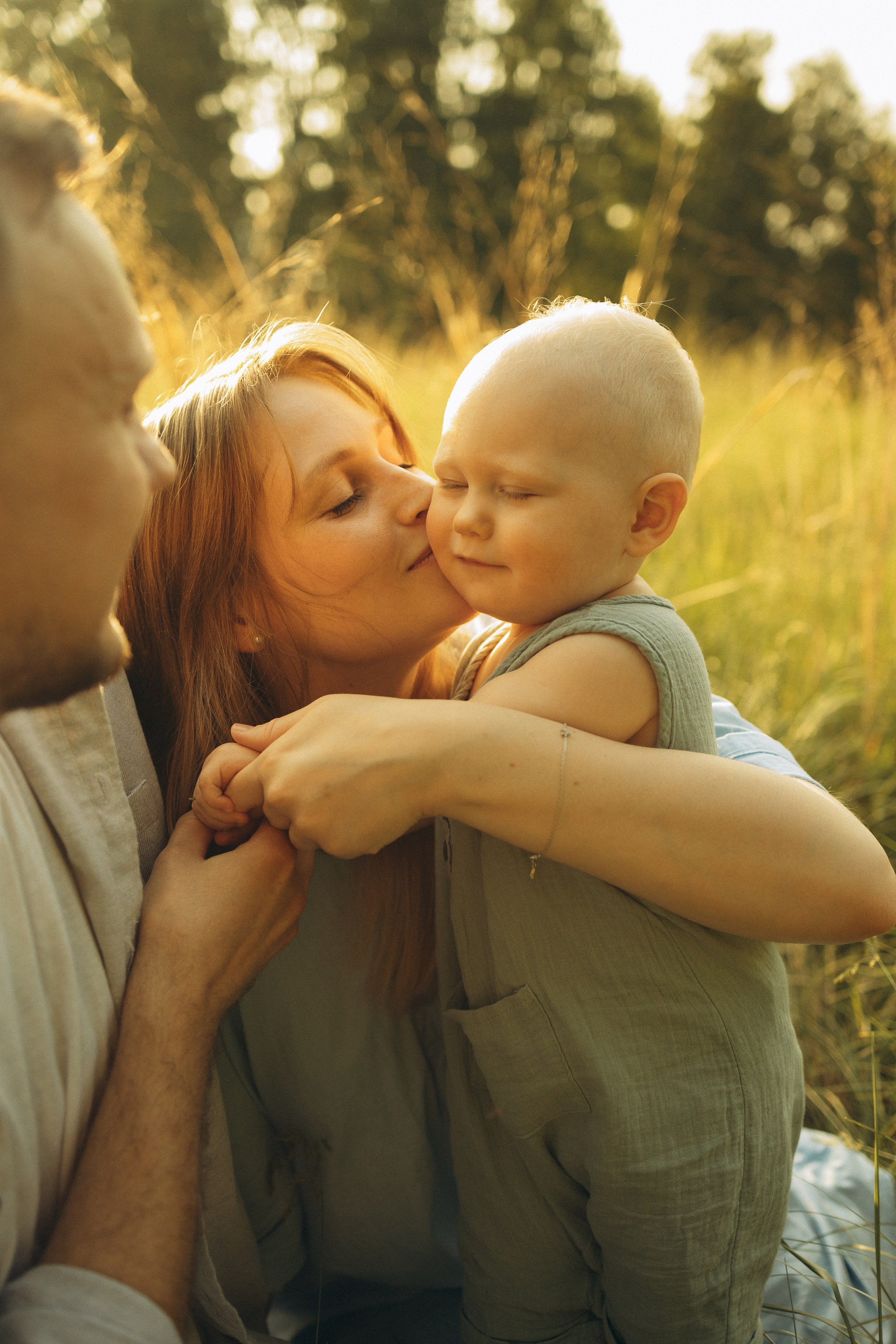 На природе. Семейный фотограф Новосибирск Фотограф на выписку Новосибирск