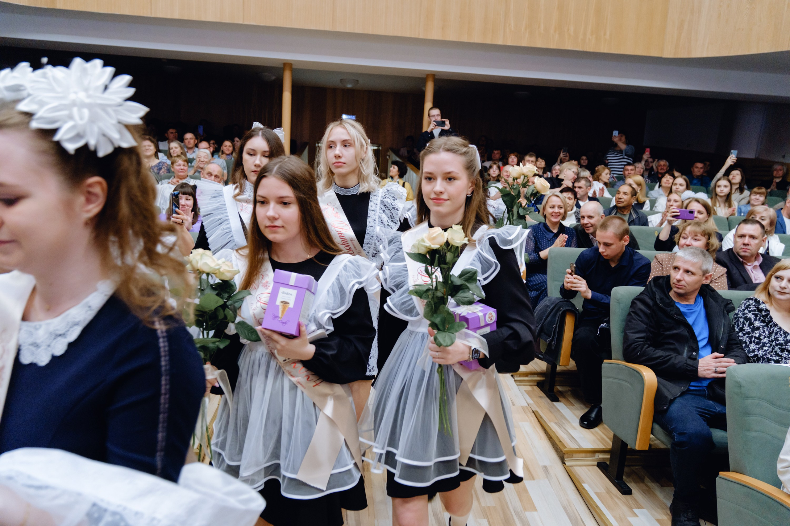 Последний звонок 11 класс. Фотограф Софья Володкина