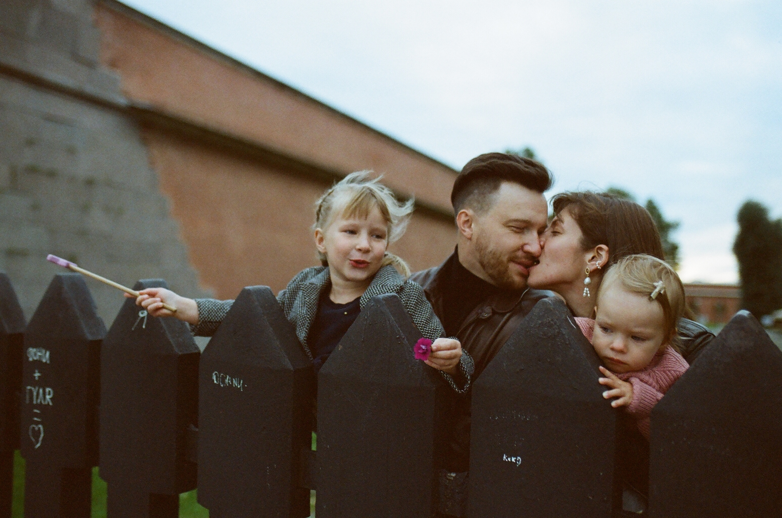 Никита Наташа Васо и Нина. Свадебный и семейный пленочный фотограф в Петербурге Истомина Ирина