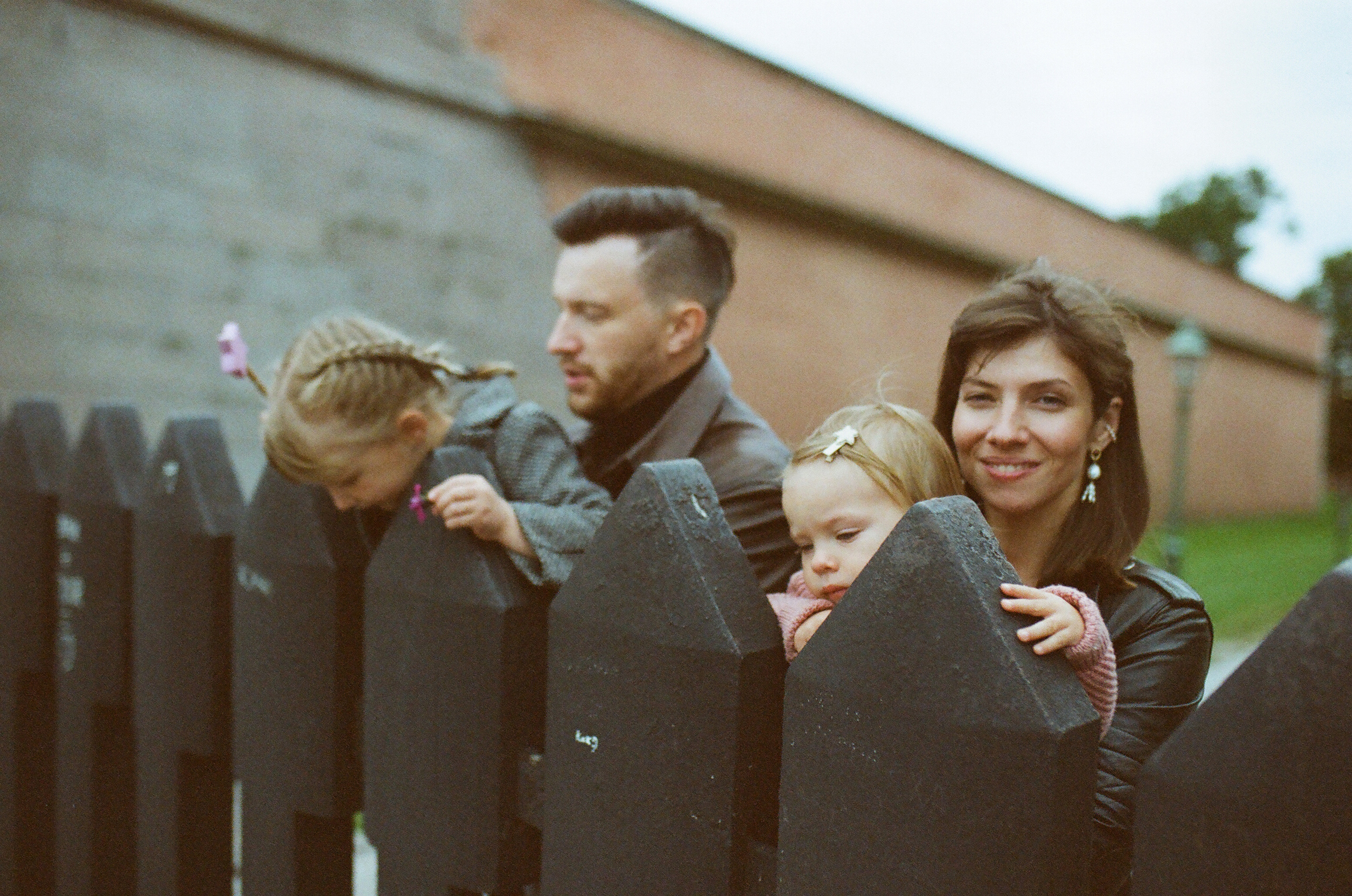 Никита Наташа Васо и Нина. Свадебный и семейный пленочный фотограф в Петербурге Истомина Ирина