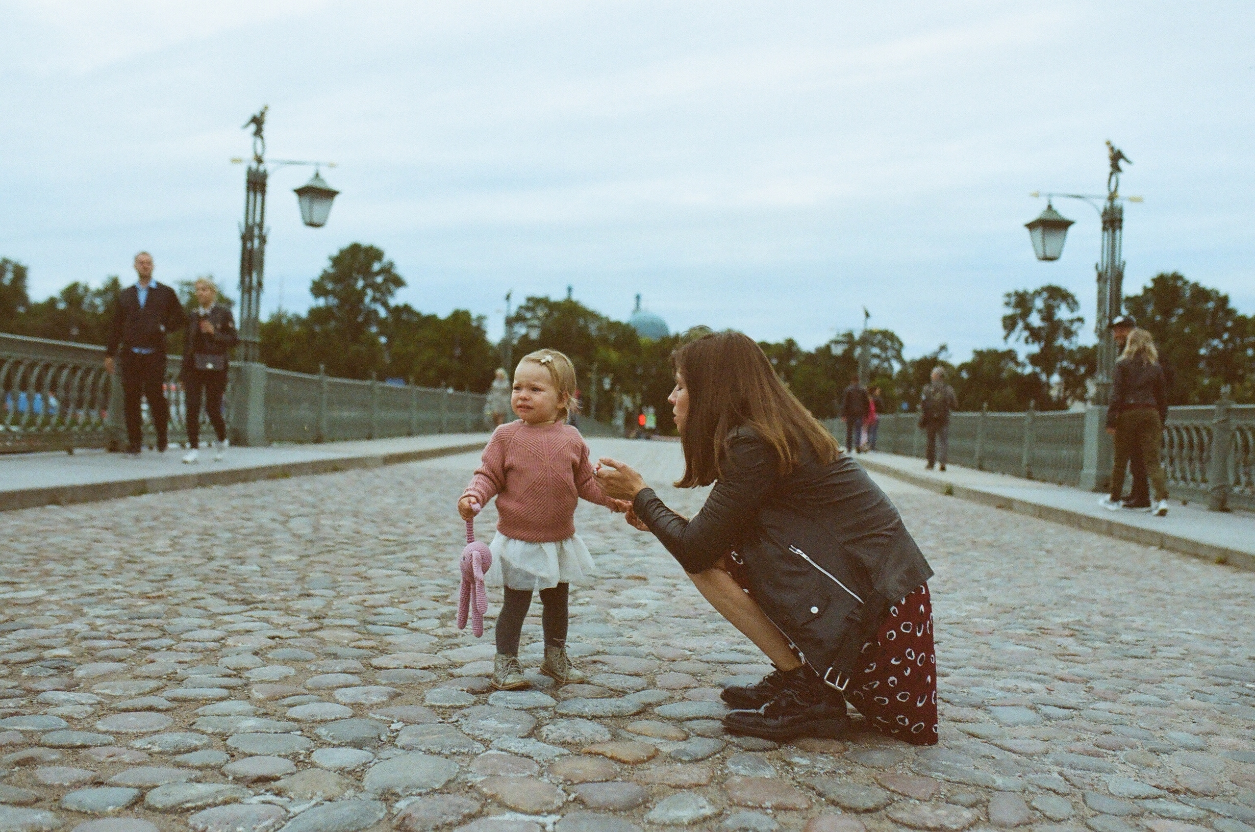 Никита Наташа Васо и Нина. Свадебный и семейный пленочный фотограф в Петербурге Истомина Ирина