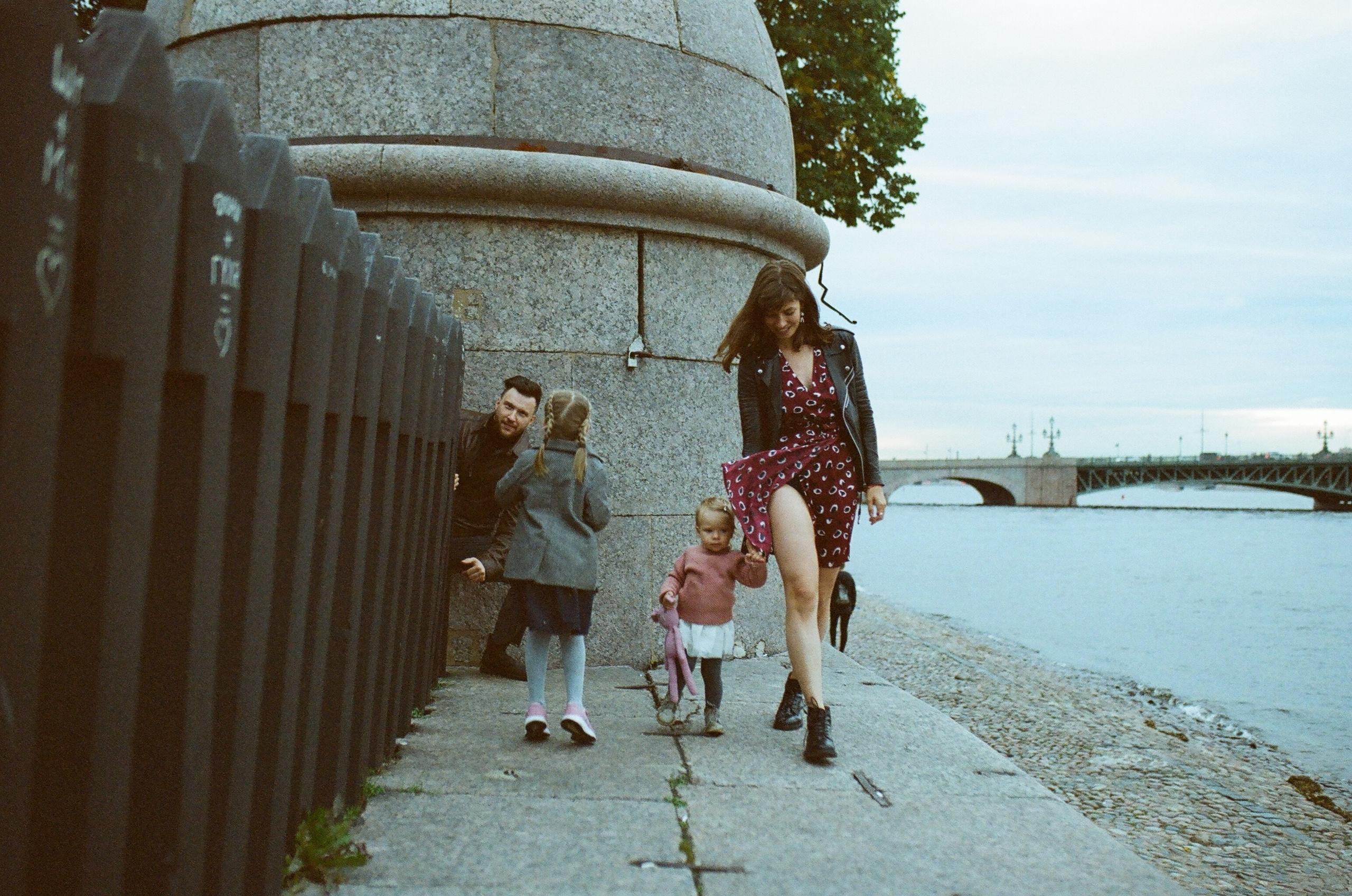 Никита Наташа Васо и Нина. Свадебный и семейный пленочный фотограф в Петербурге Истомина Ирина