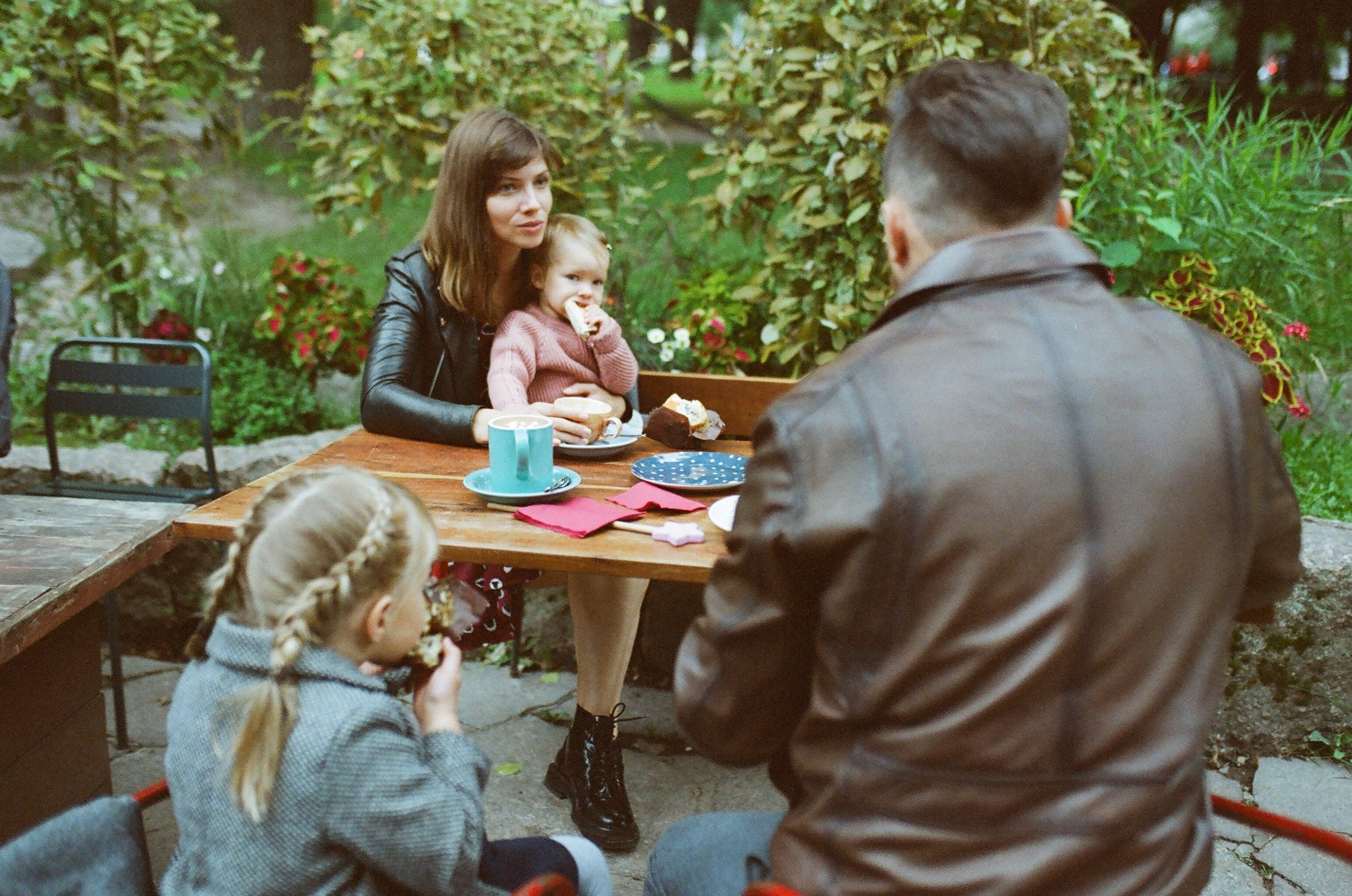 Никита Наташа Васо и Нина. Свадебный и семейный пленочный фотограф в Петербурге Истомина Ирина