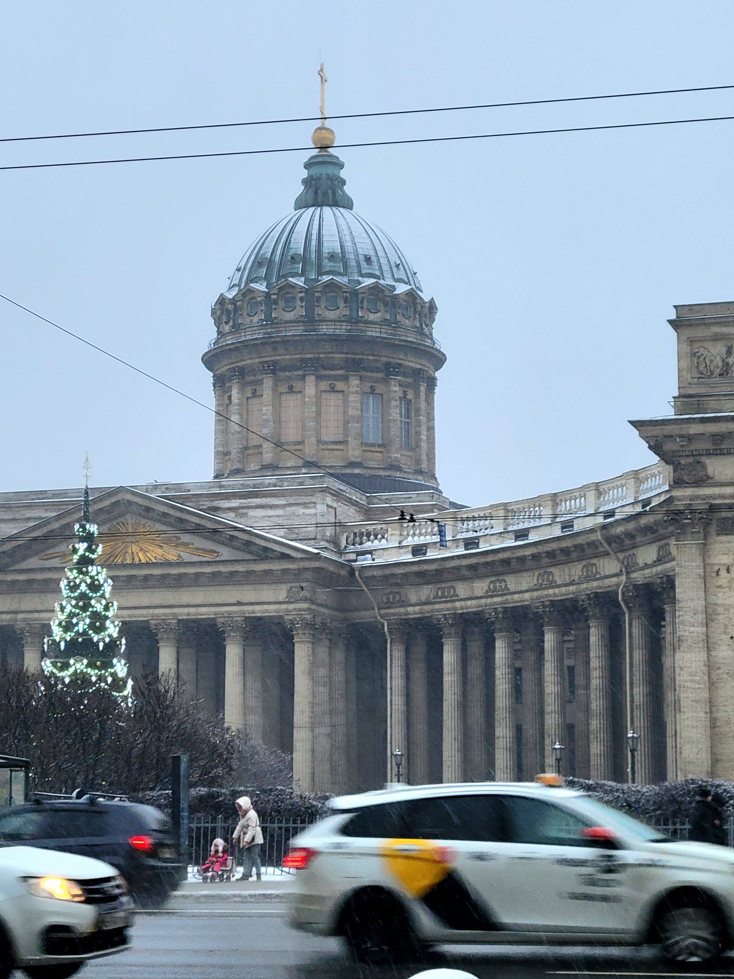 А на Невском зима