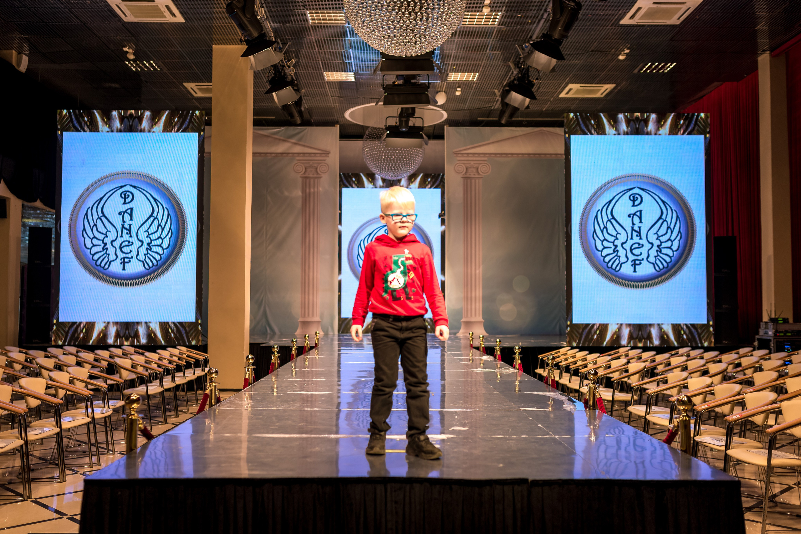 Показ Итальянской моды в России весна 2022. Женский фотограф Крещение Венчание Москва Брянск